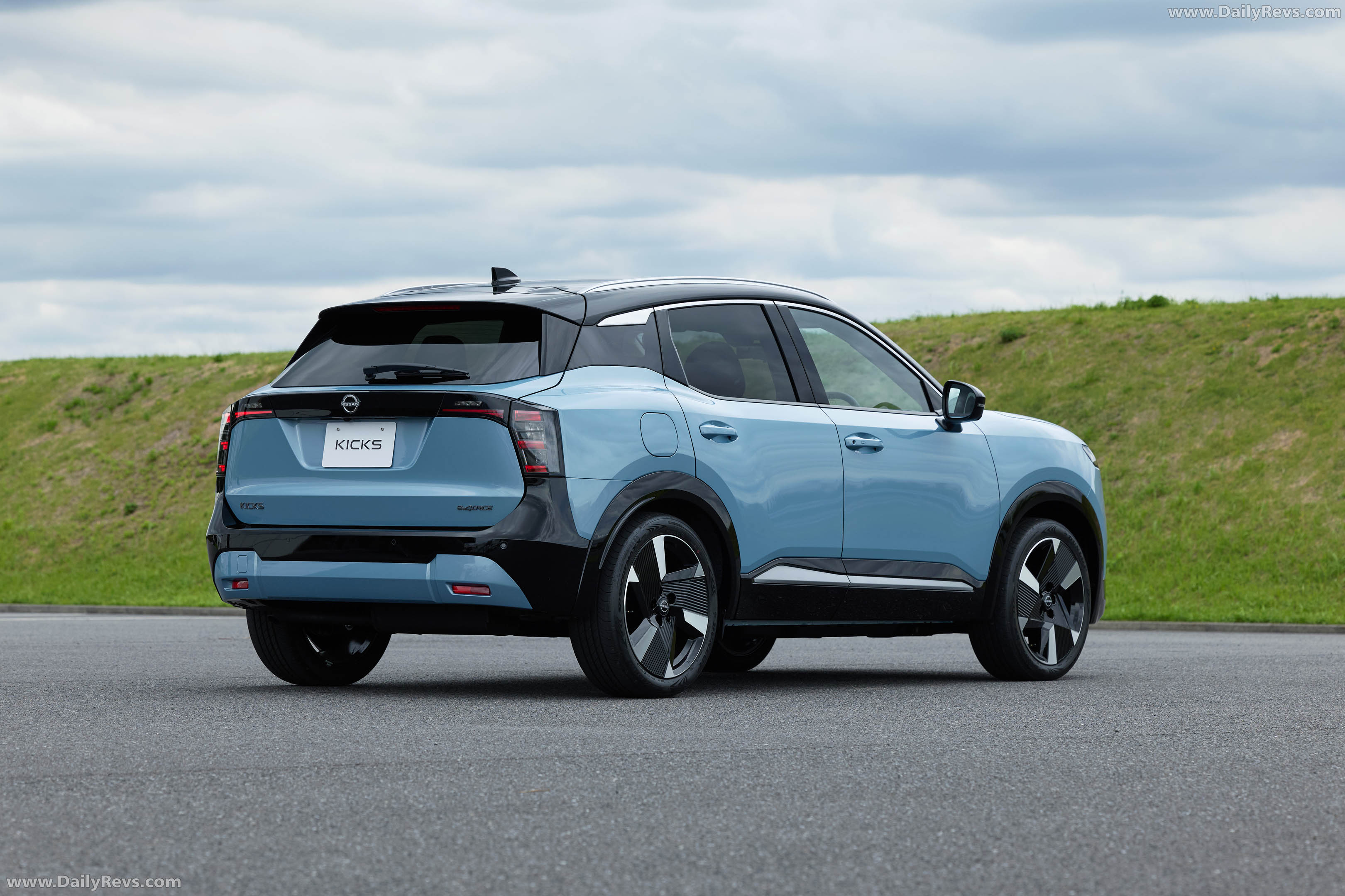 2026 Nissan Kicks G Grade Rear View