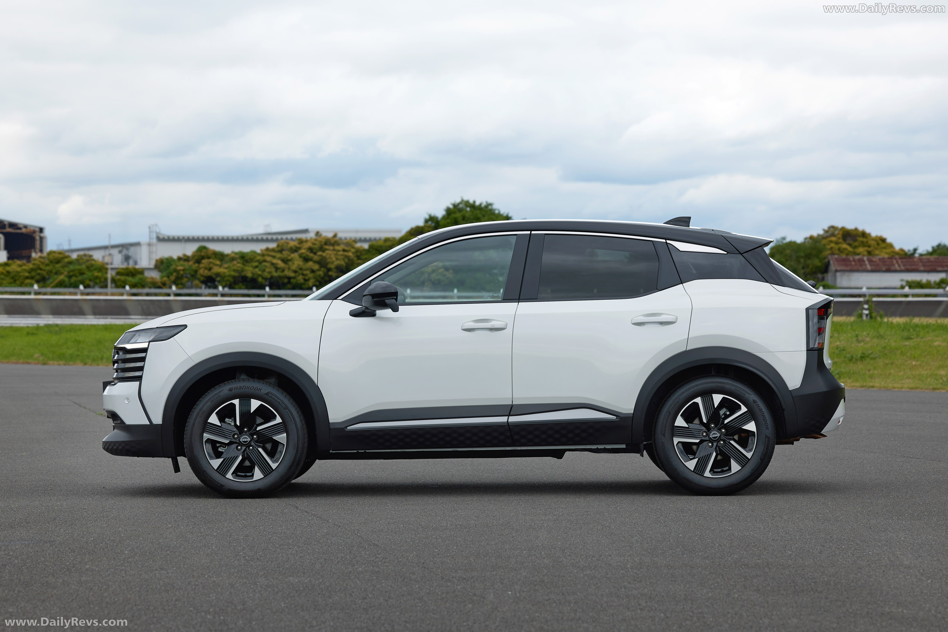 2026 Nissan Kicks X Grade Side View