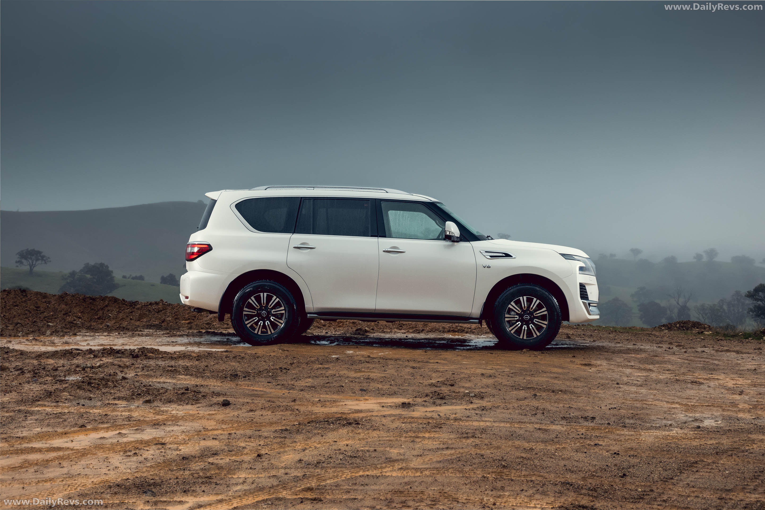 2022 Nissan Patrol Ti-L Y62 Side View