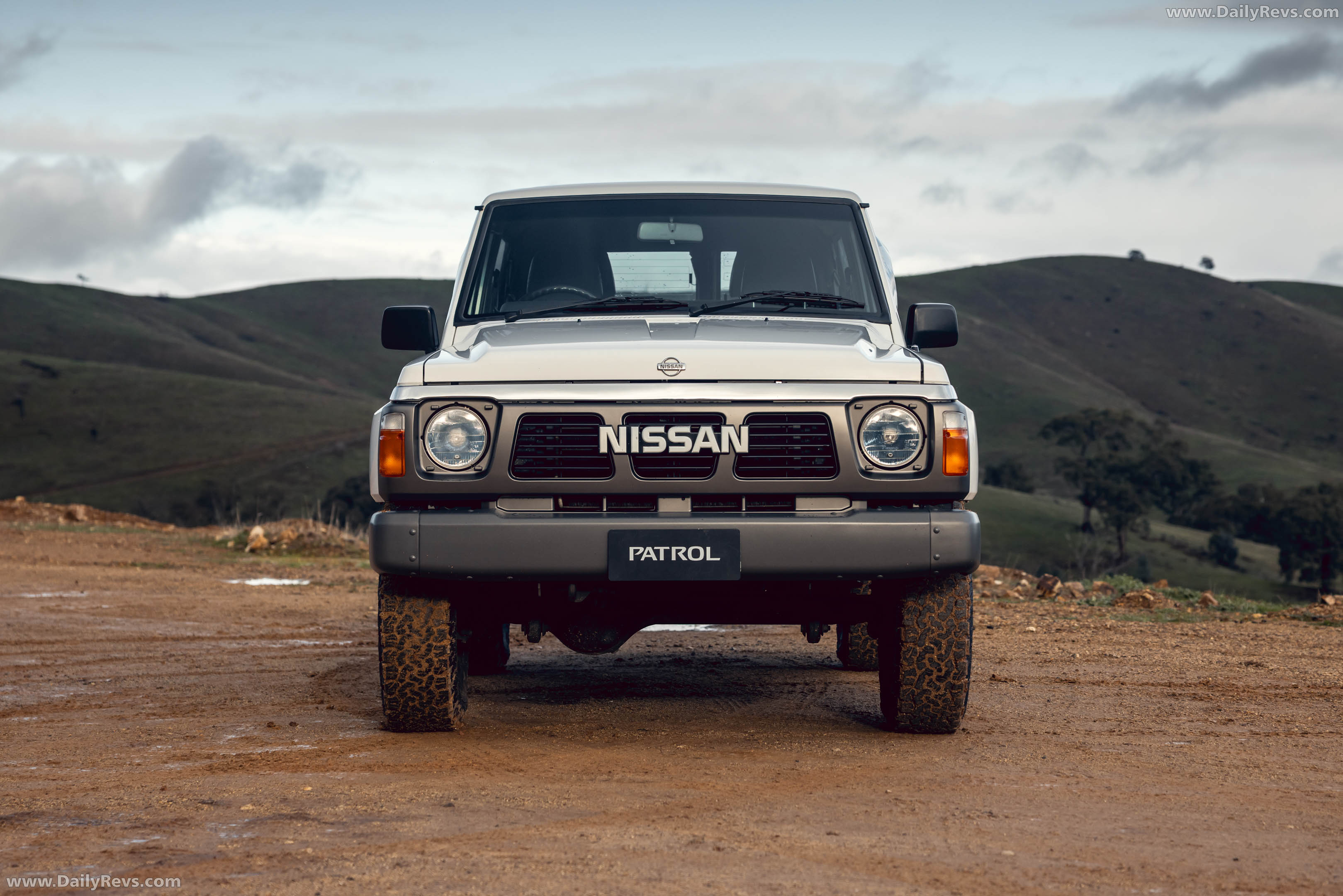 1992 Nissan Patrol DX GQ Front View