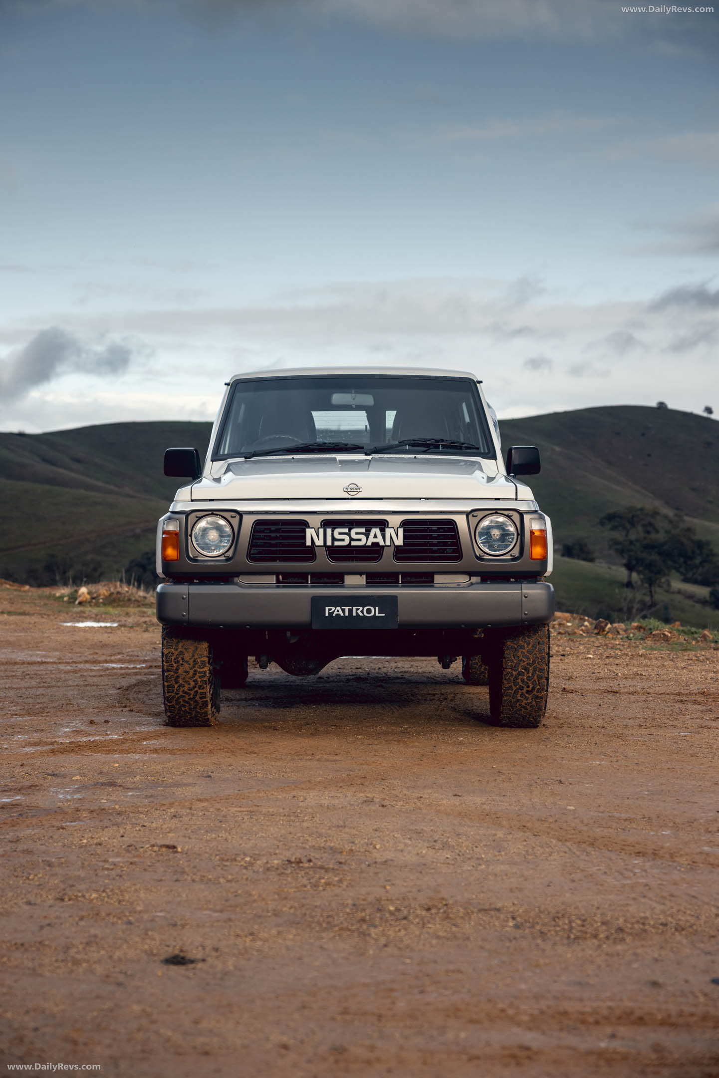 1992 Nissan Patrol DX GQ Front View