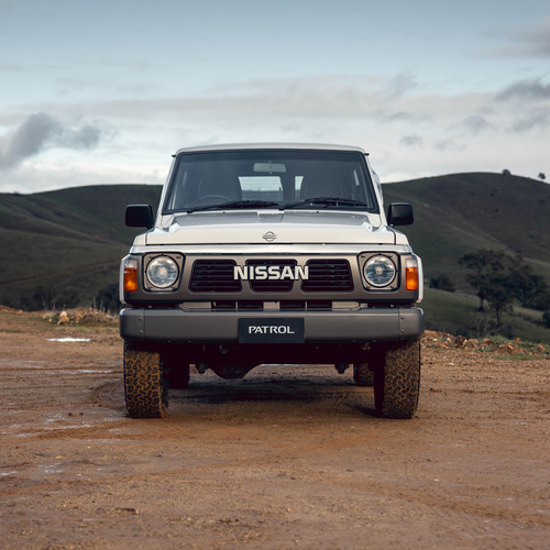 1992 Nissan Patrol DX GQ Front View