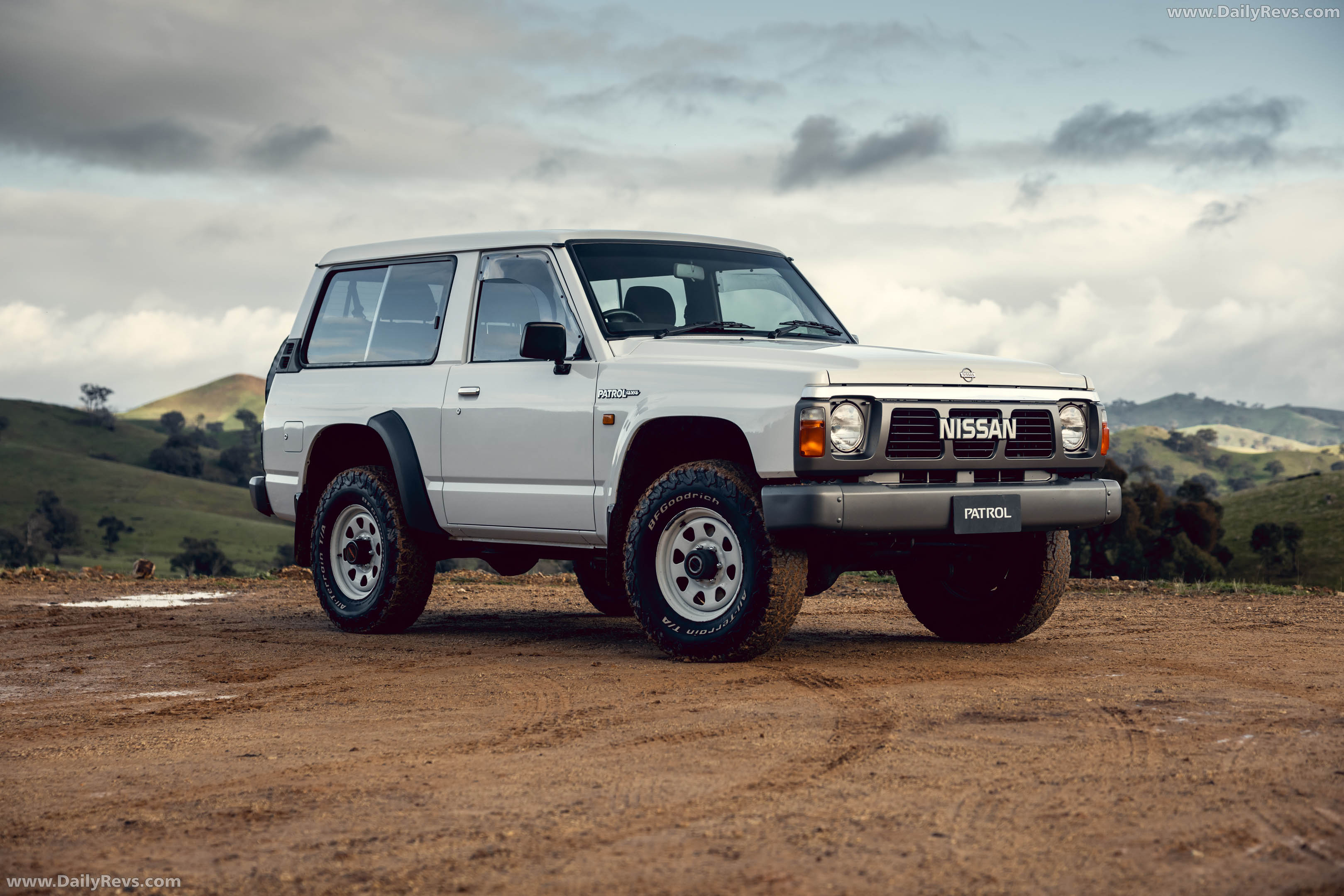 1992 Nissan Patrol DX GQ Front View