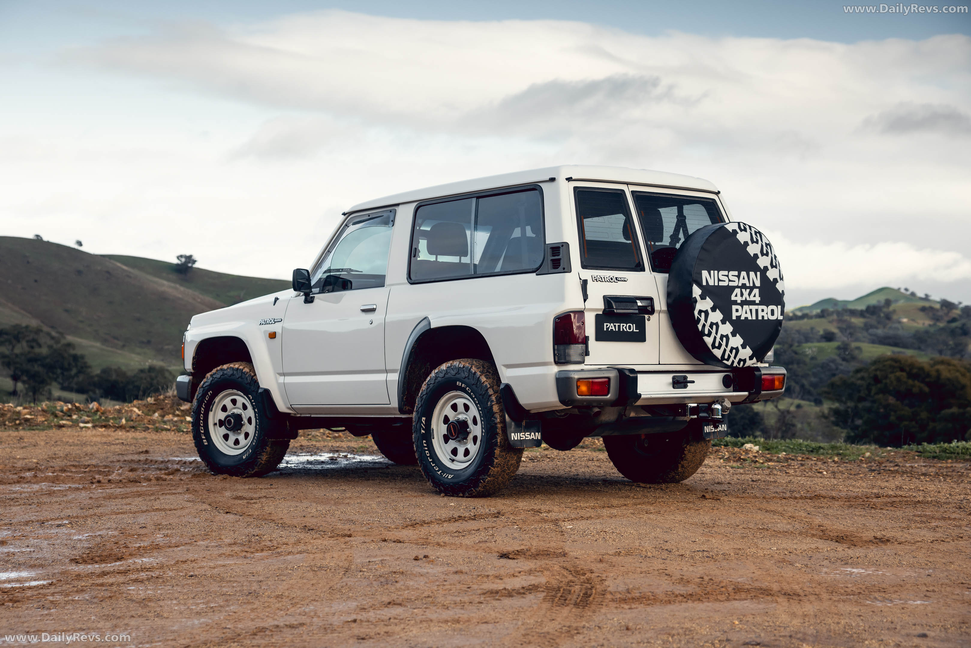 1992 Nissan Patrol DX GQ Rear View