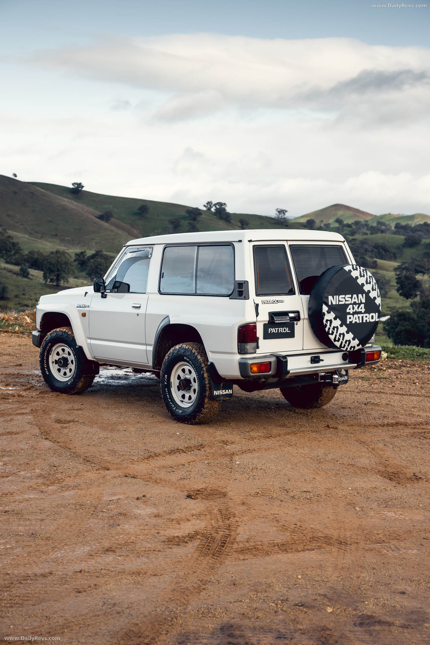 1992 Nissan Patrol DX GQ Rear View