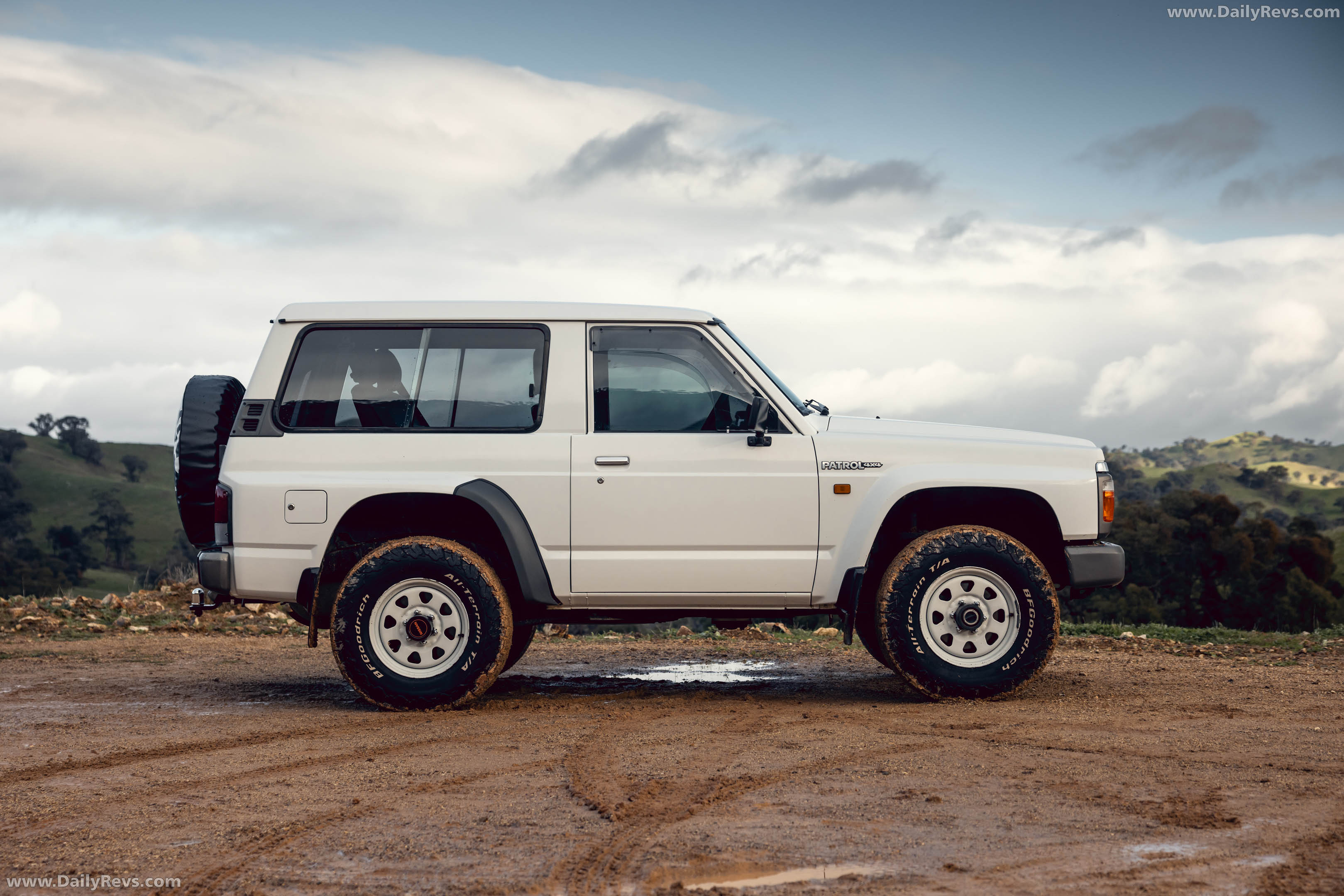 1992 Nissan Patrol DX GQ Side View