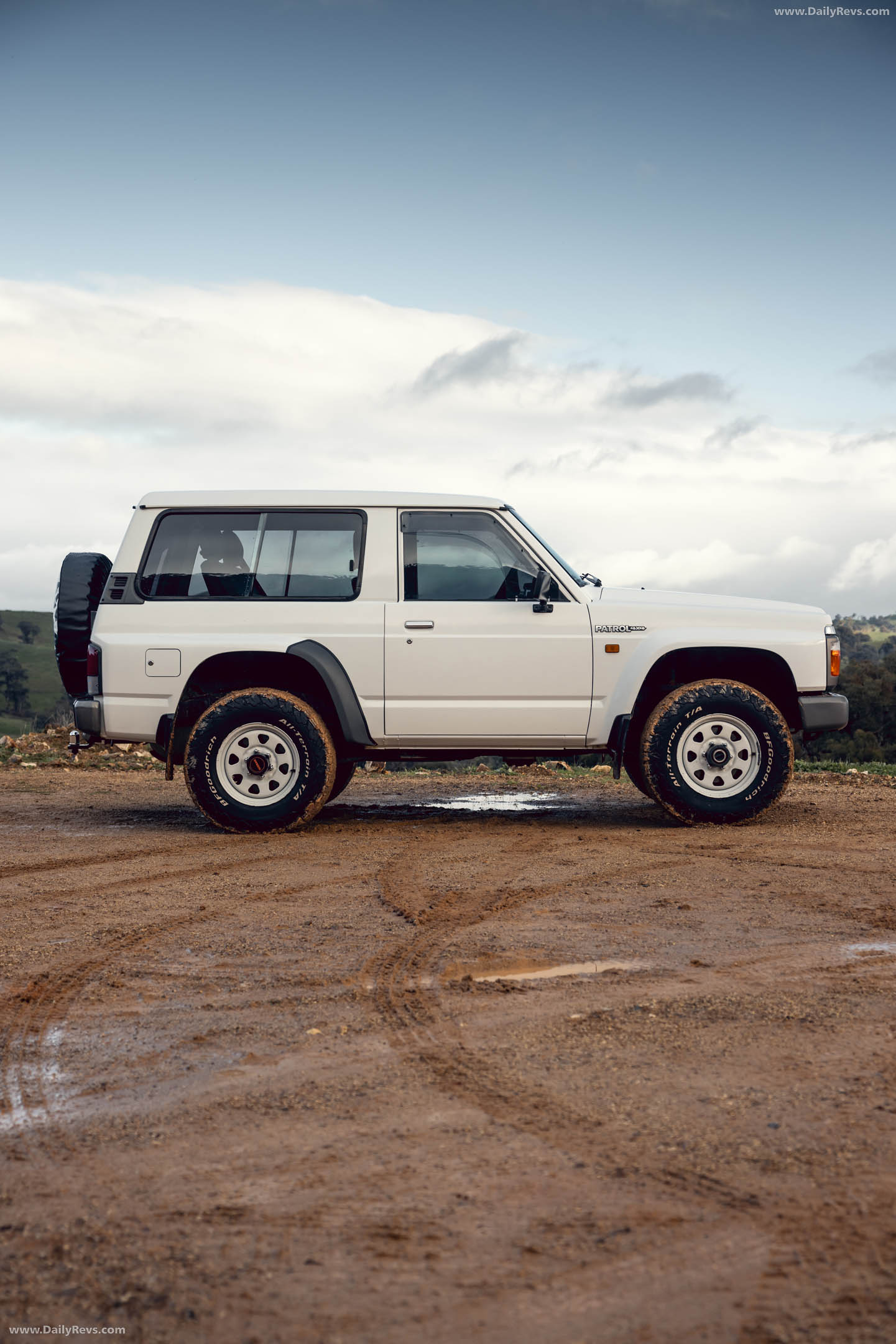 1992 Nissan Patrol DX GQ Side View