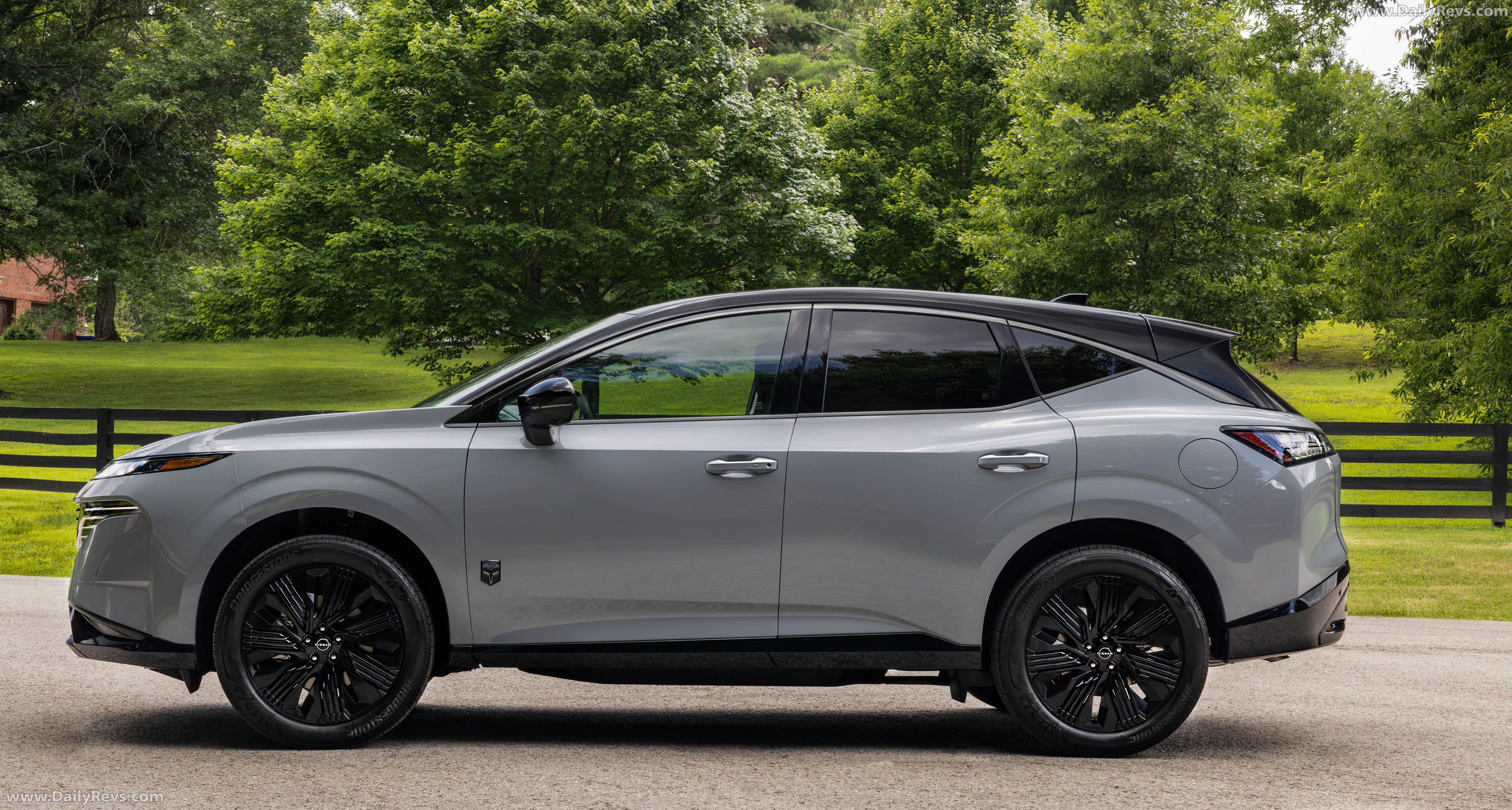 2027 Nissan Murano Dark Armor Side View