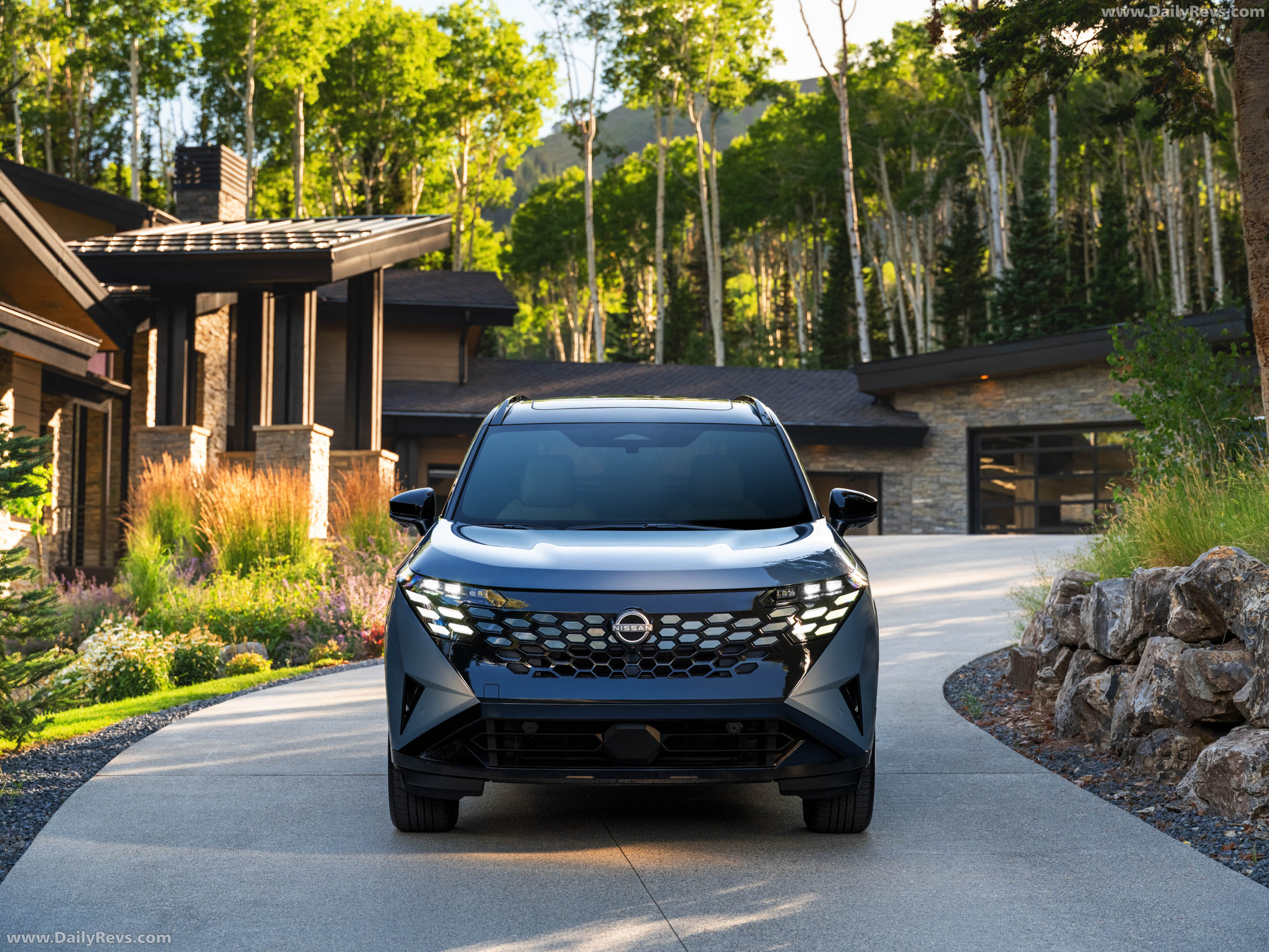 2027 Nissan Rogue Hybrid Platinum Front View