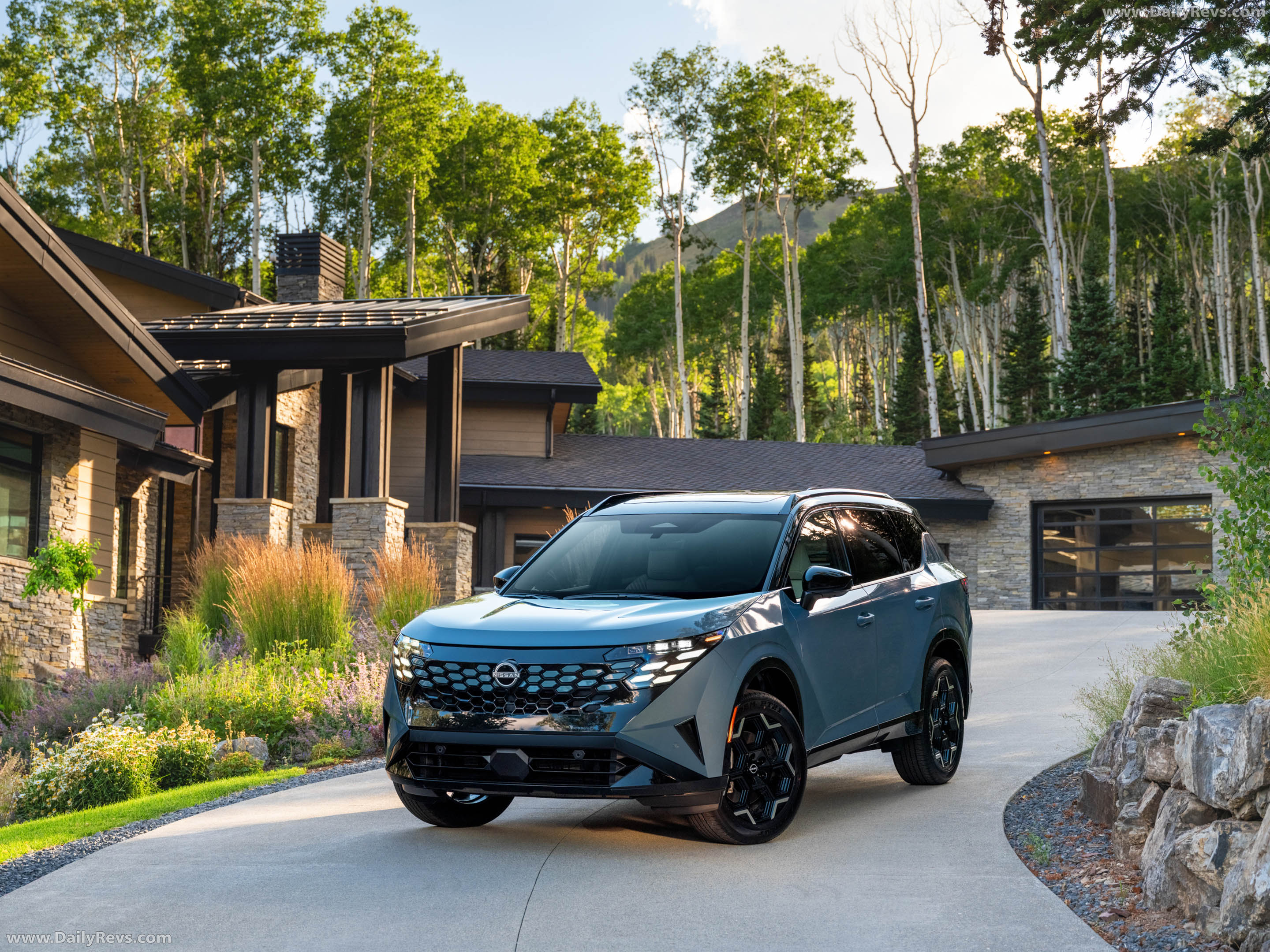 2027 Nissan Rogue Hybrid Platinum Front View