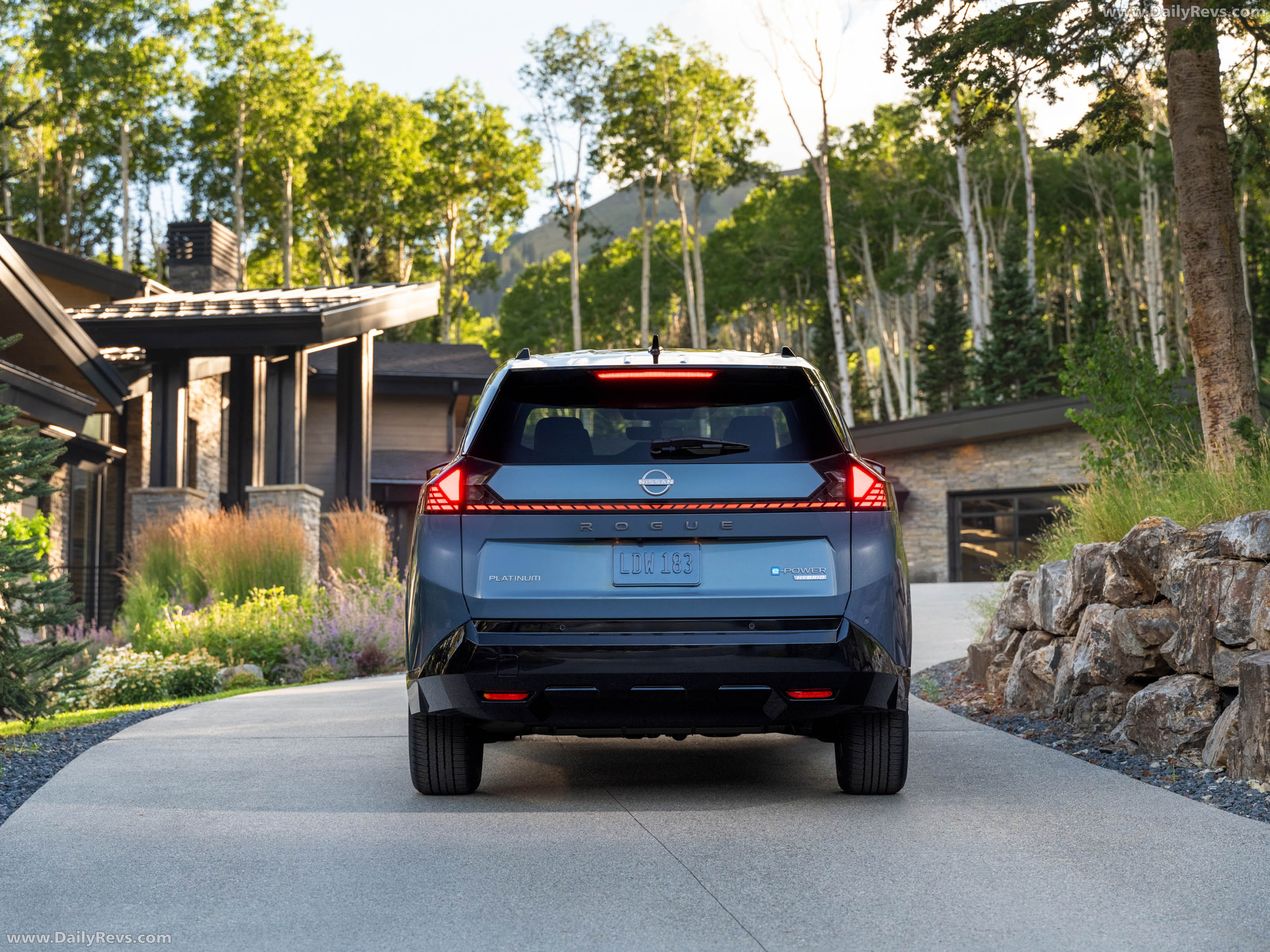2027 Nissan Rogue Hybrid Platinum Rear View
