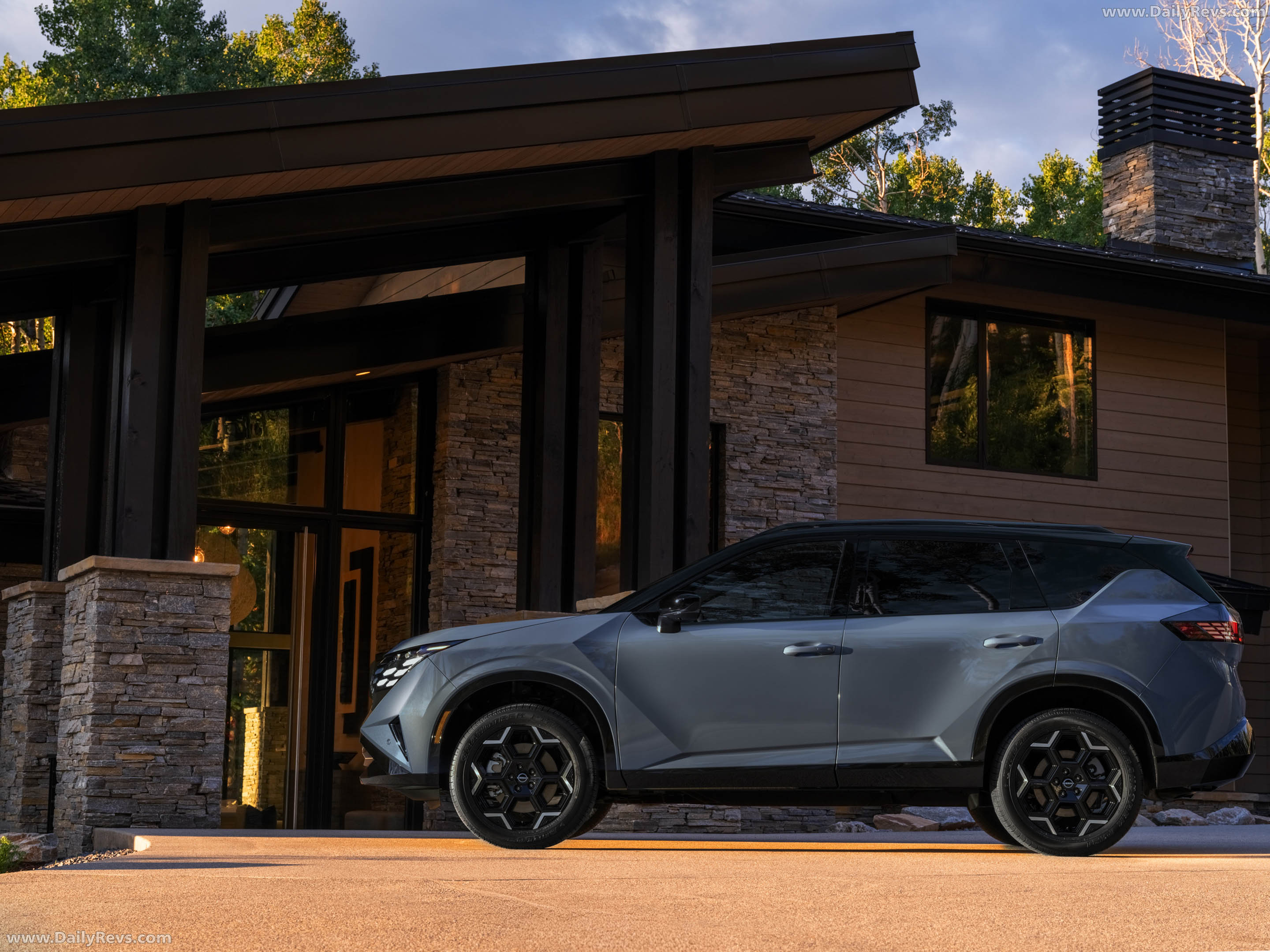 2027 Nissan Rogue Hybrid Platinum Side View