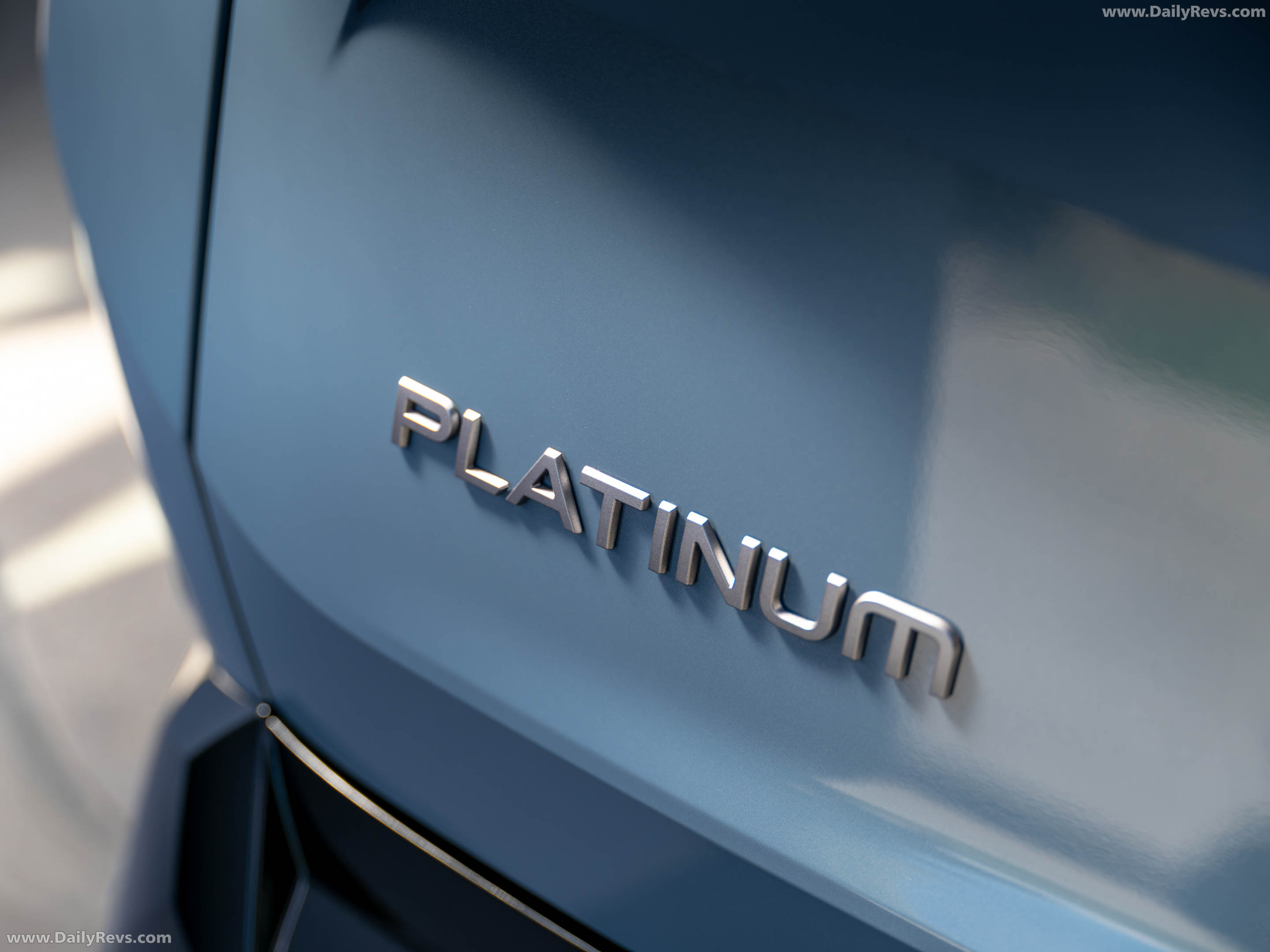 2027 Nissan Rogue Hybrid Platinum Exterior