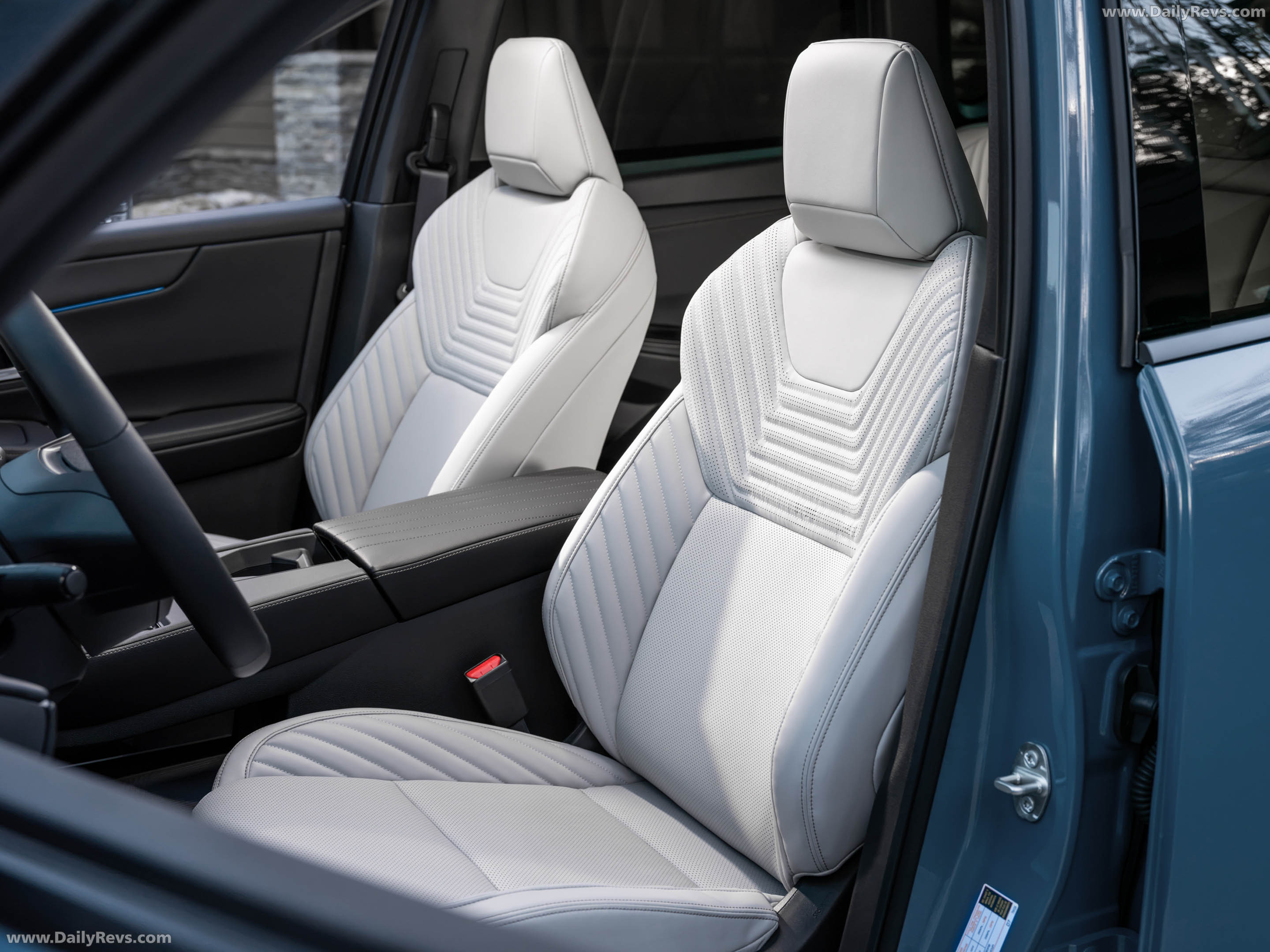 2027 Nissan Rogue Hybrid Platinum Interior