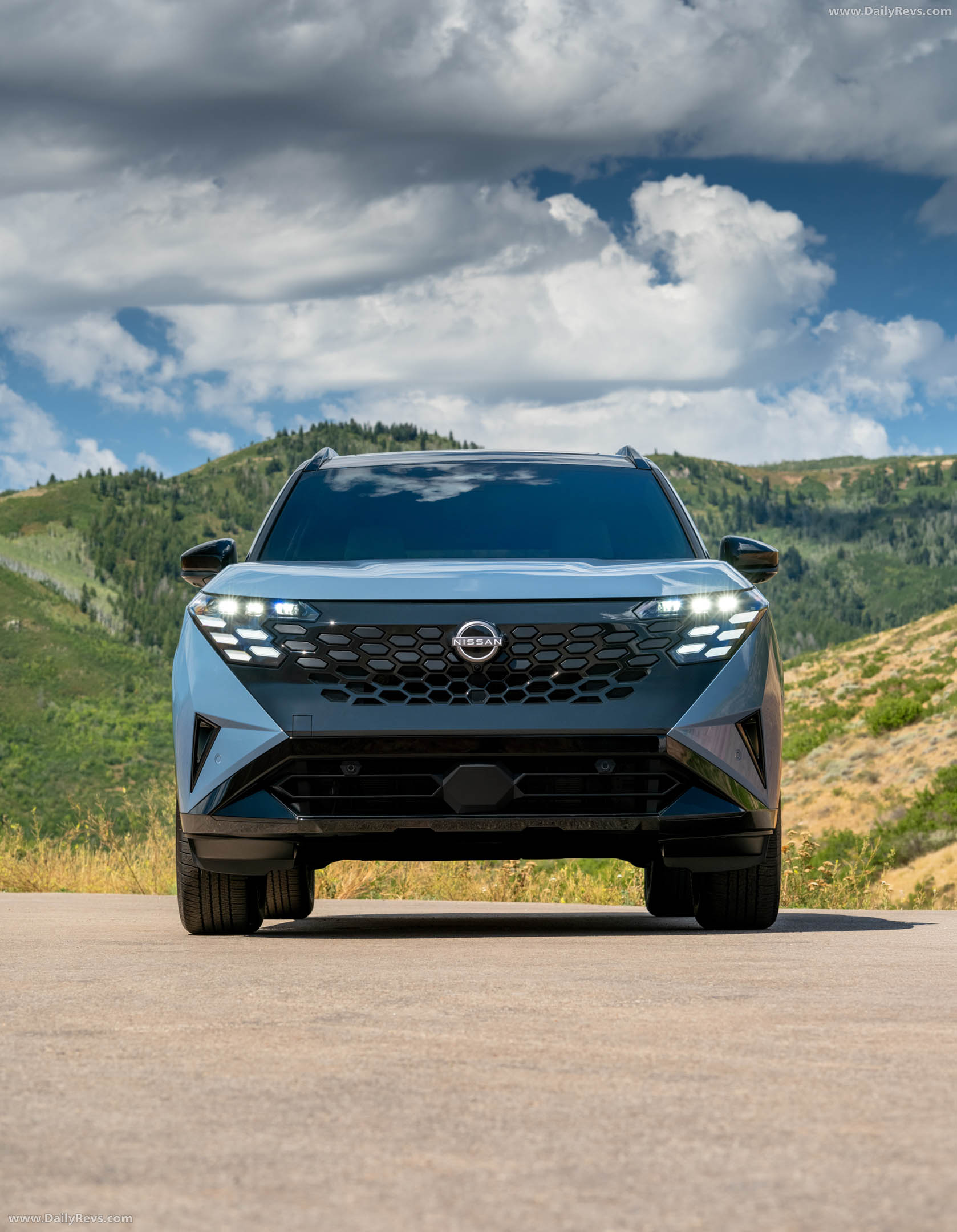 2027 Nissan Rogue Hybrid SR Front View