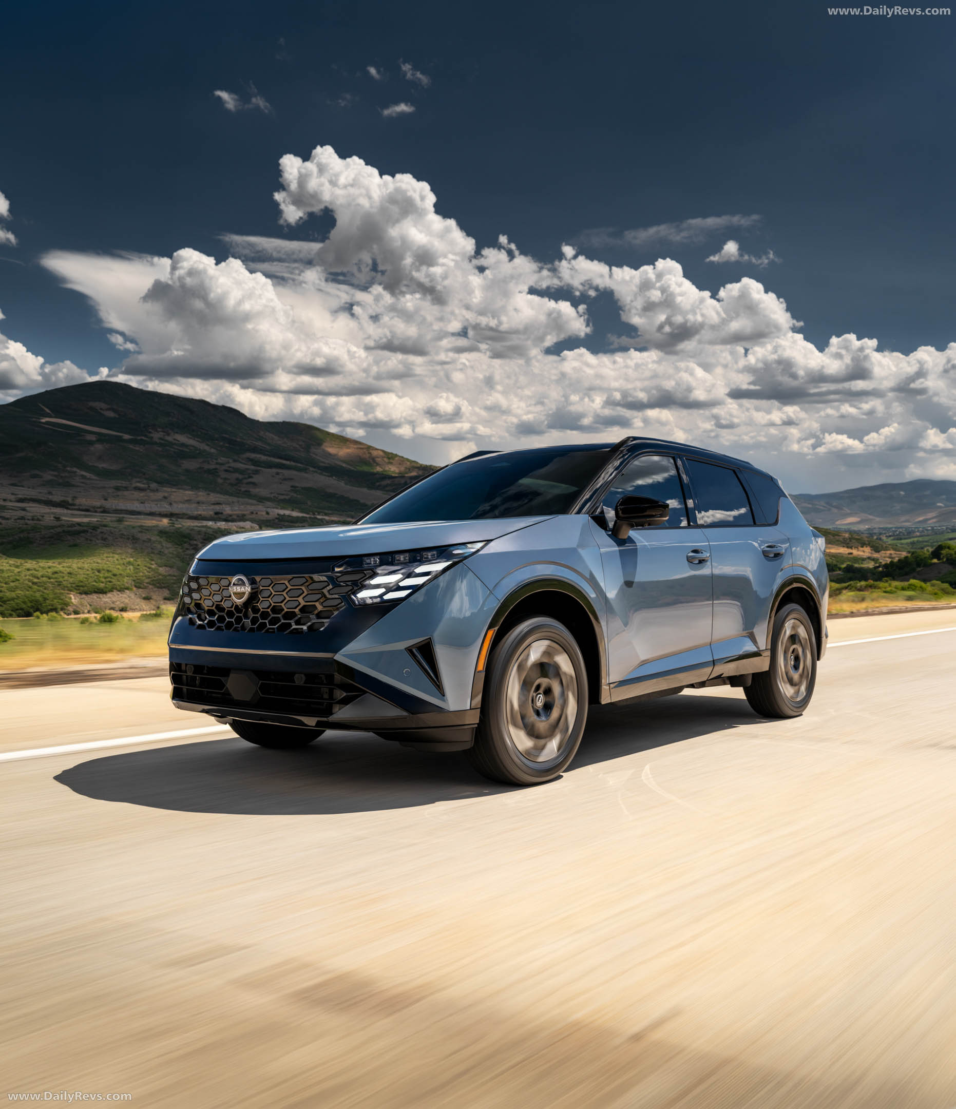 2027 Nissan Rogue Hybrid SR Front View