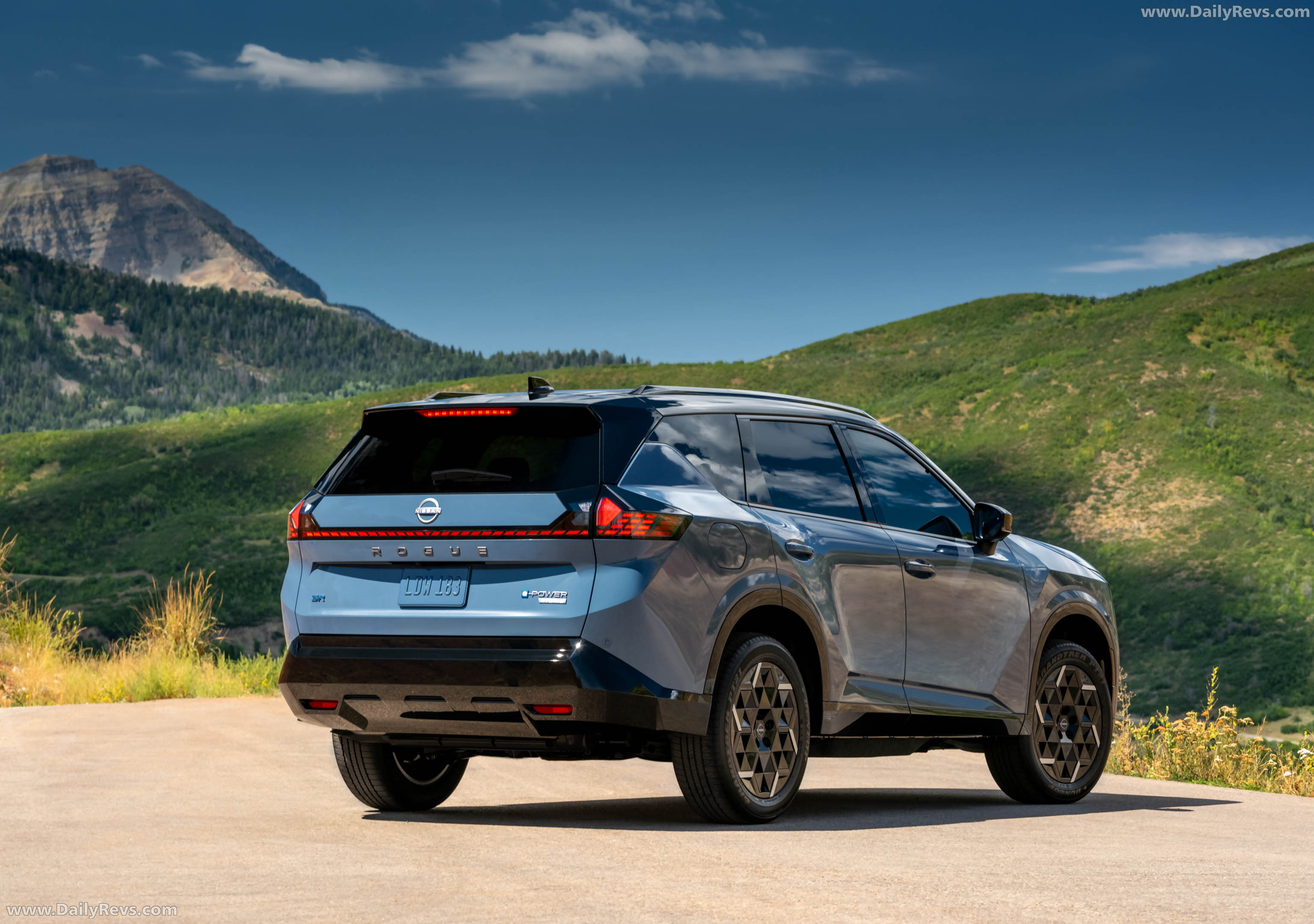 2027 Nissan Rogue Hybrid SR Rear View
