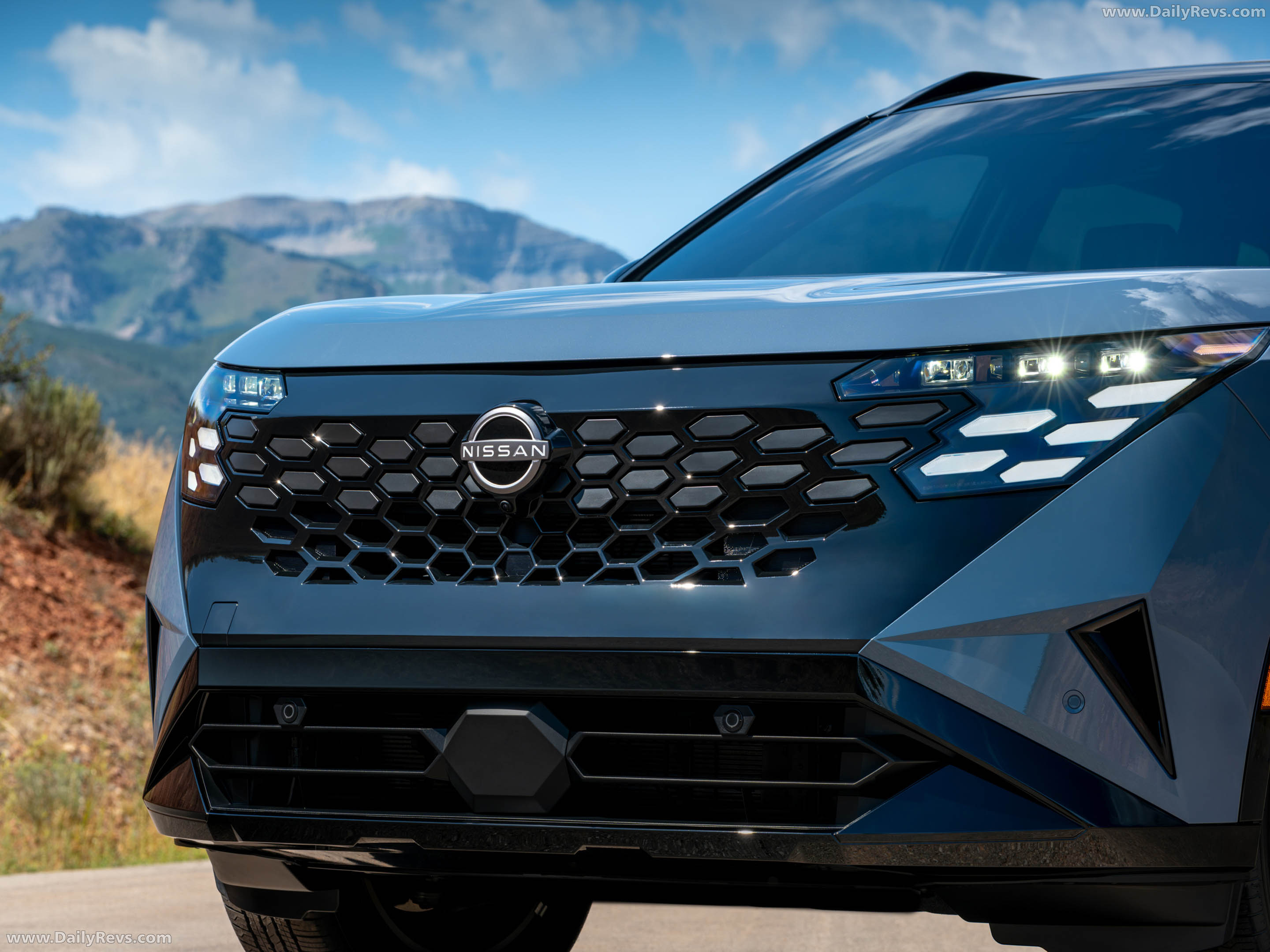 2027 Nissan Rogue Hybrid SR Exterior