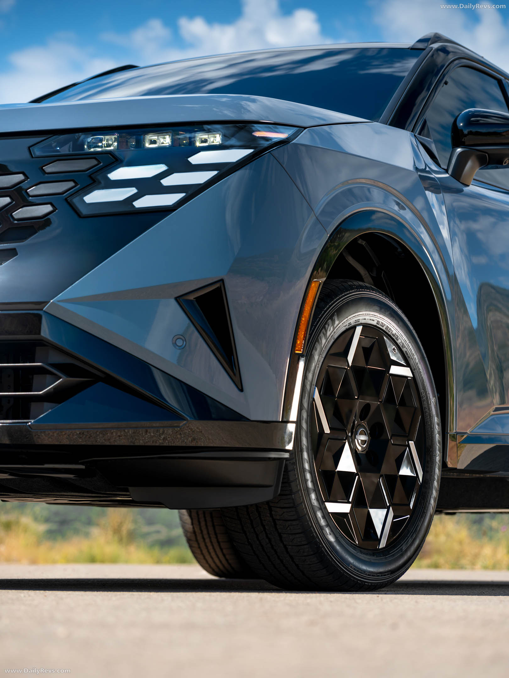 2027 Nissan Rogue Hybrid SR Exterior