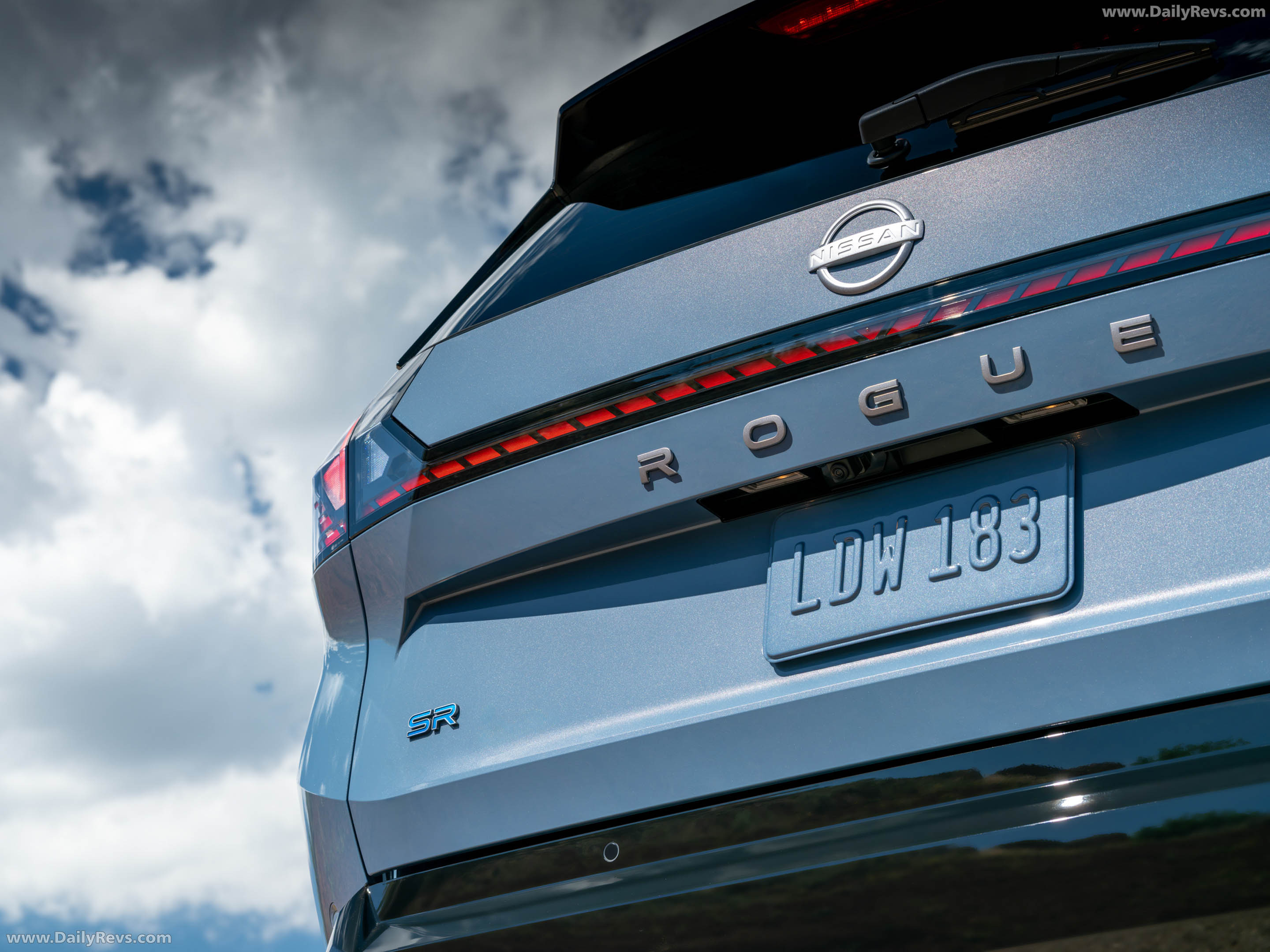 2027 Nissan Rogue Hybrid SR Exterior
