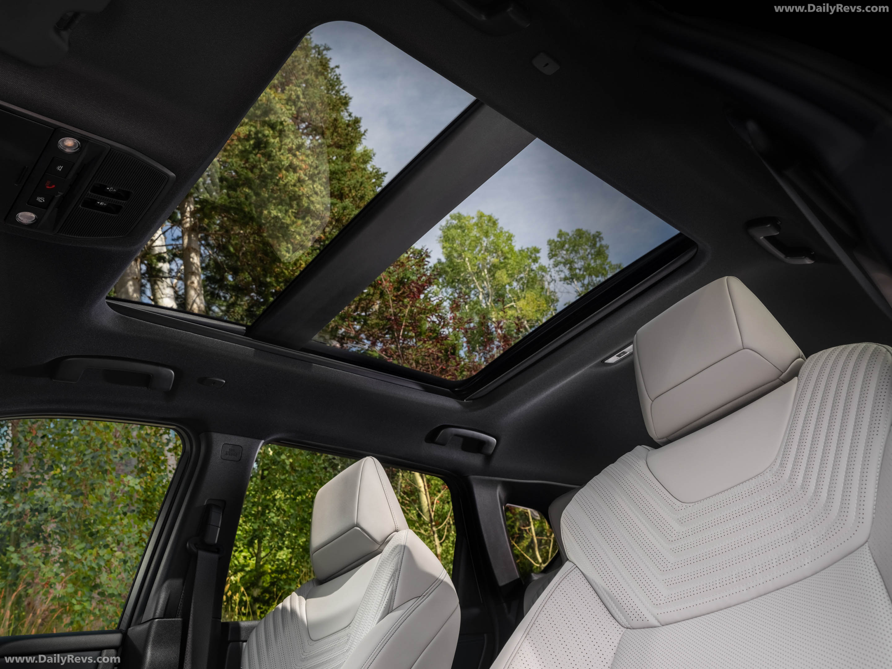 2027 Nissan Rogue Hybrid SR Interior