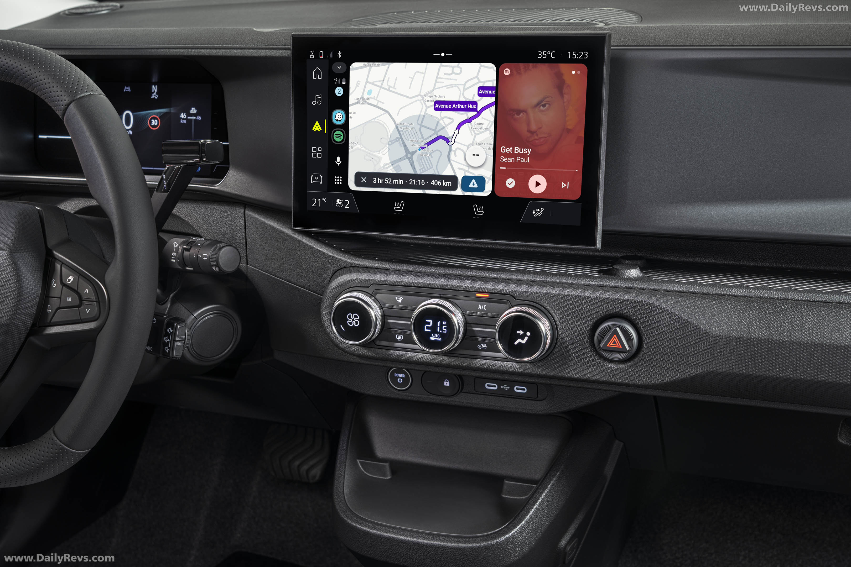 2027 Nissan Pixo Interior