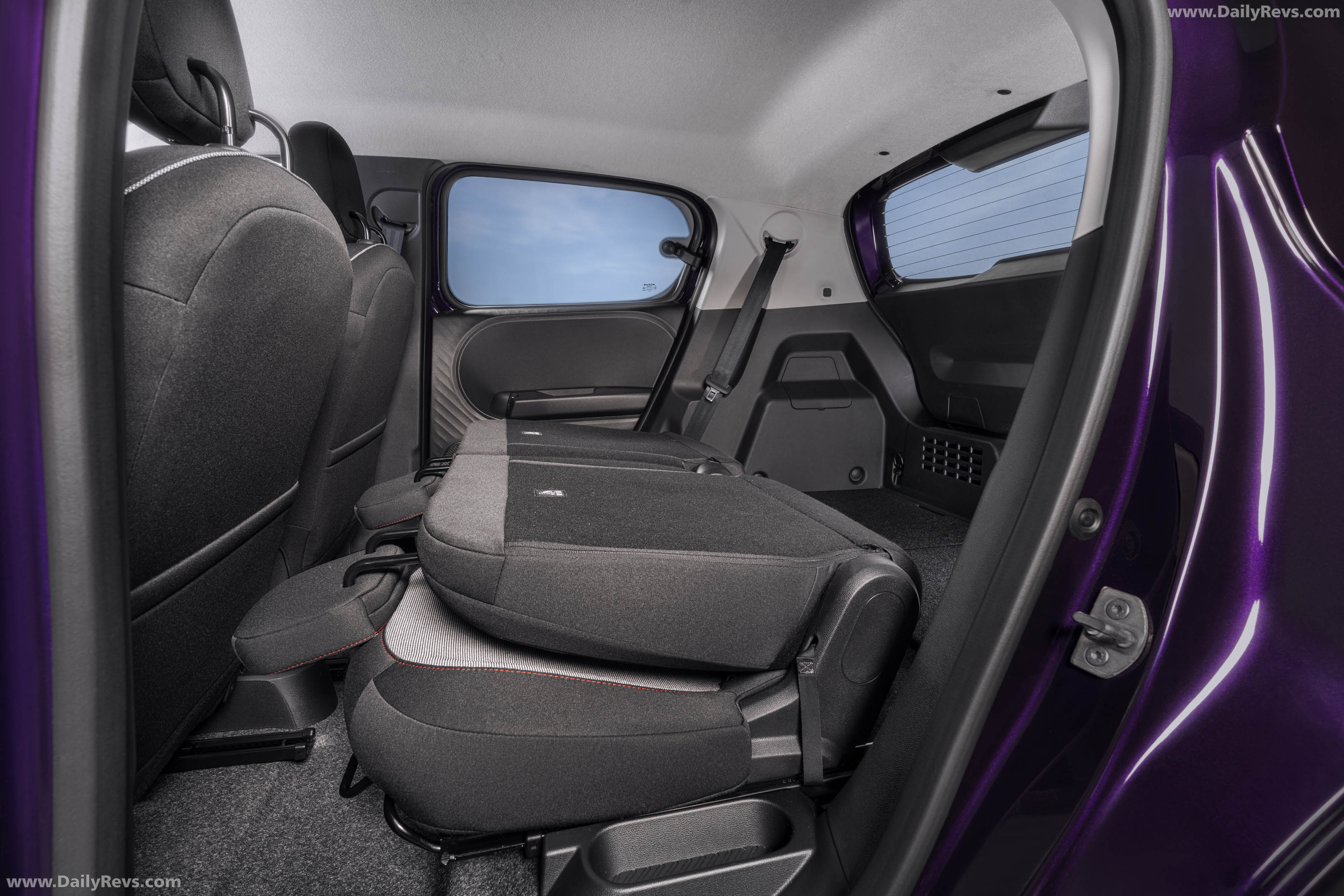 2027 Nissan Pixo Interior