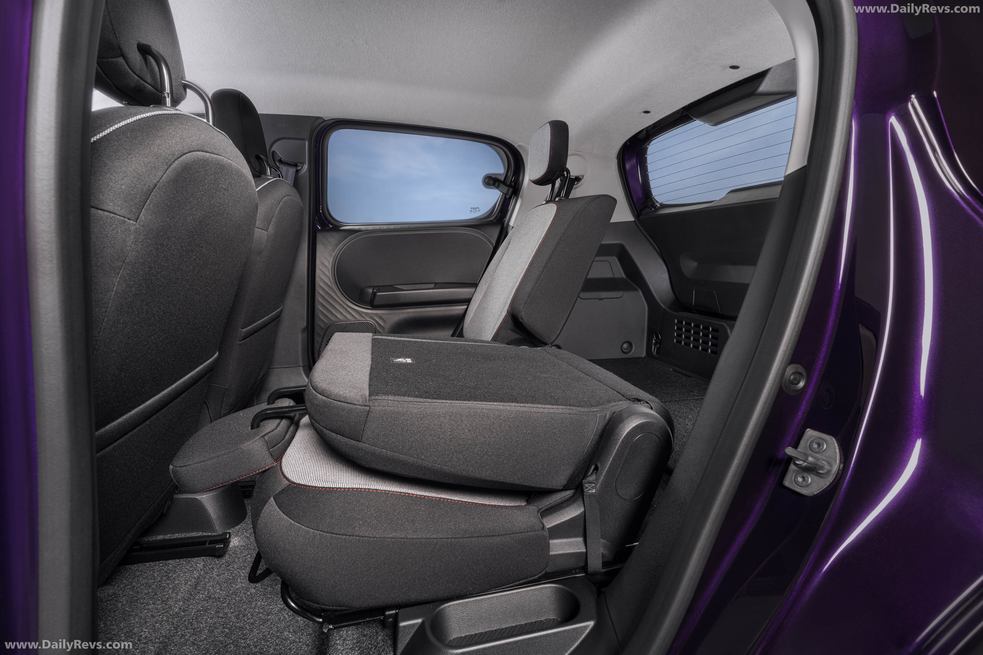 2027 Nissan Pixo Interior