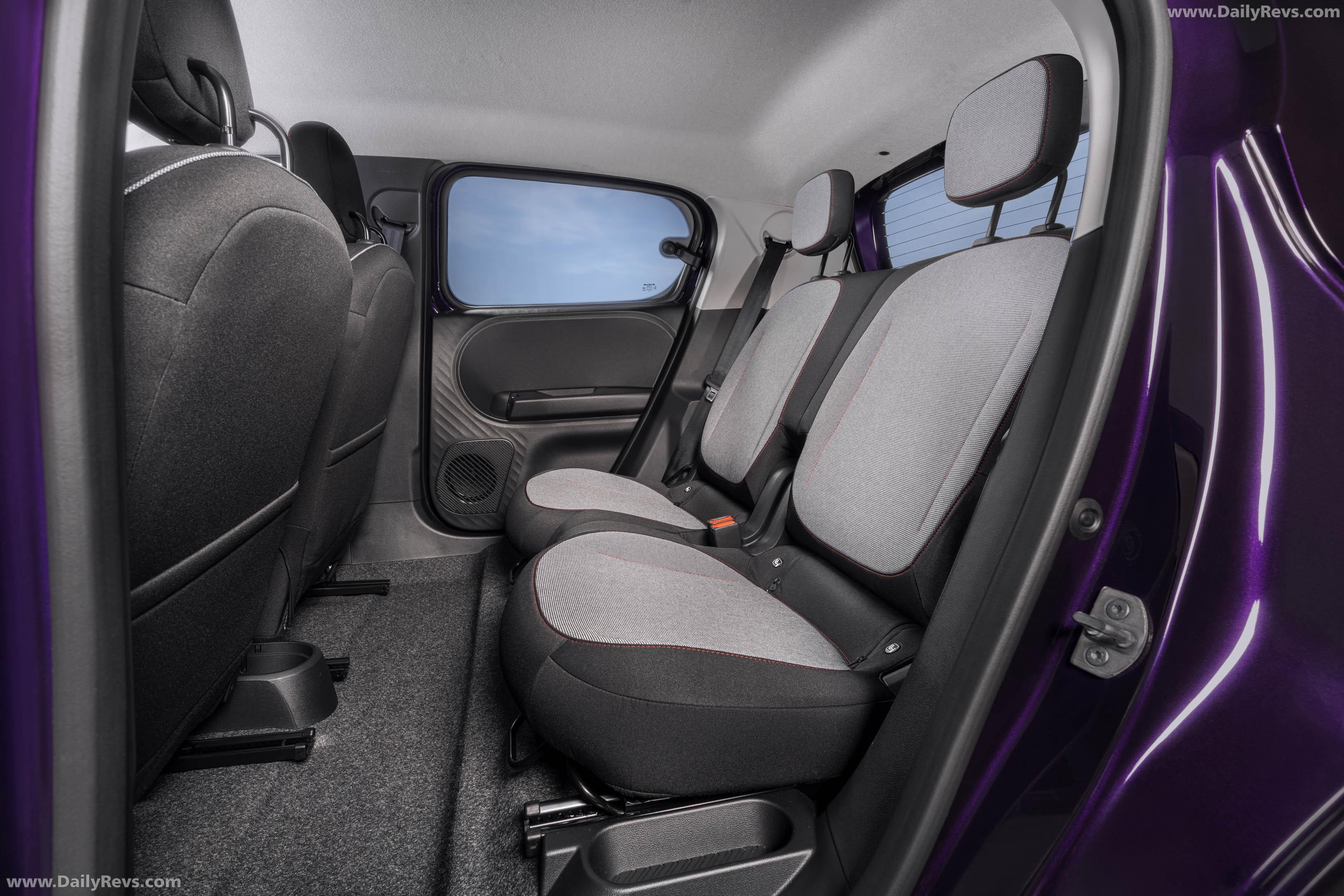 2027 Nissan Pixo Interior