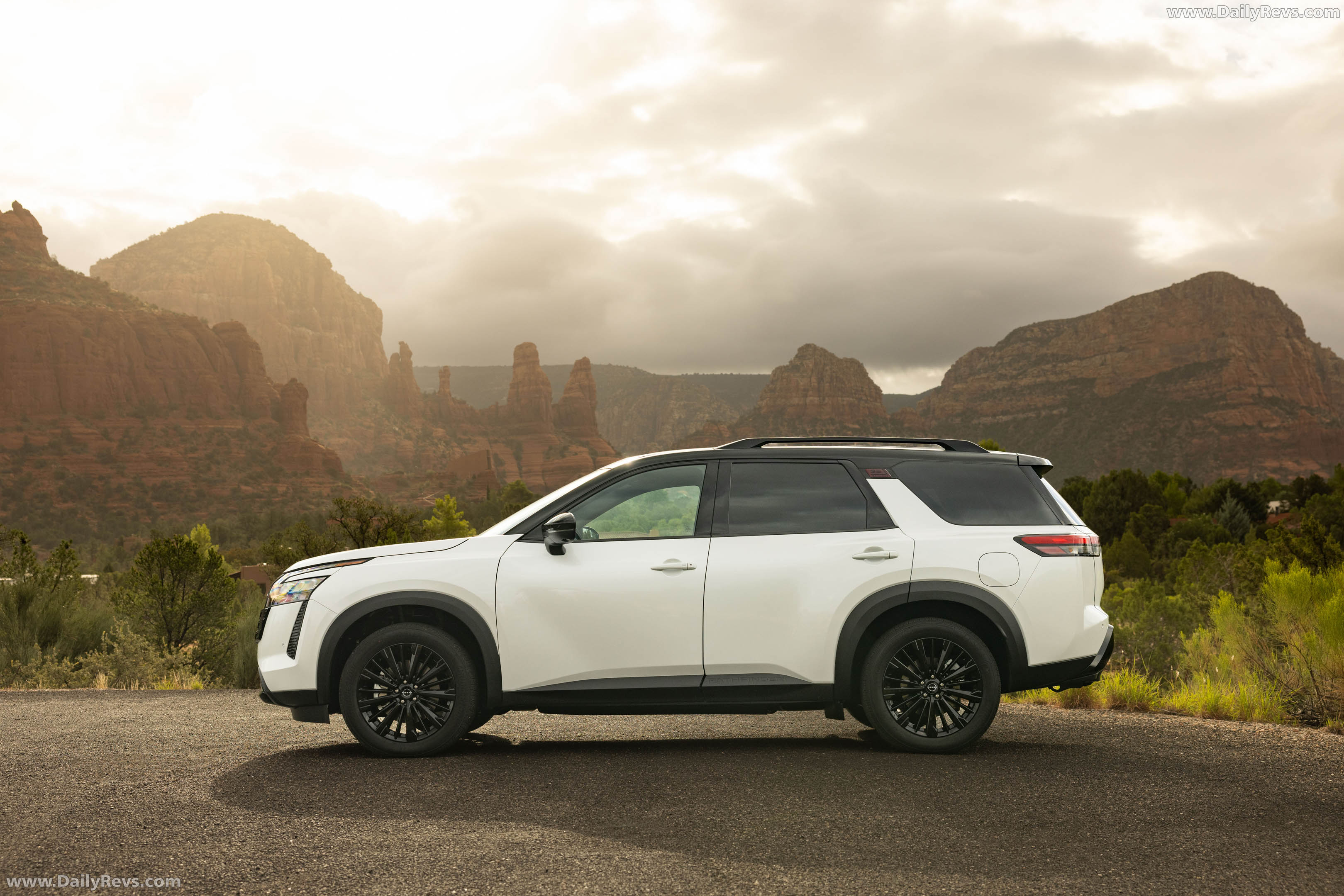 2027 Nissan Pathfinder Special Edition Side View