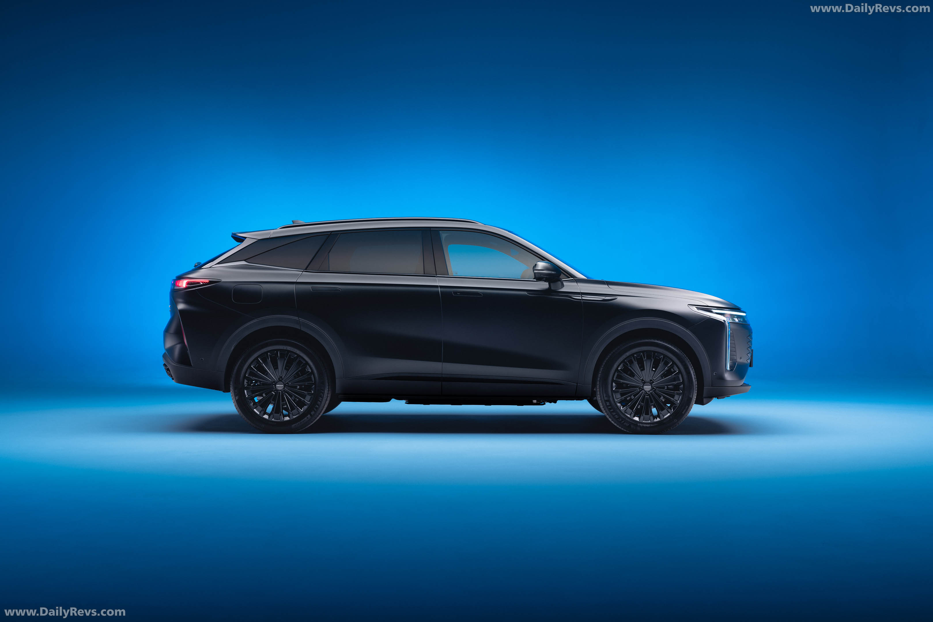 2026 Omoda 9 SHS-P Black Noble Side View