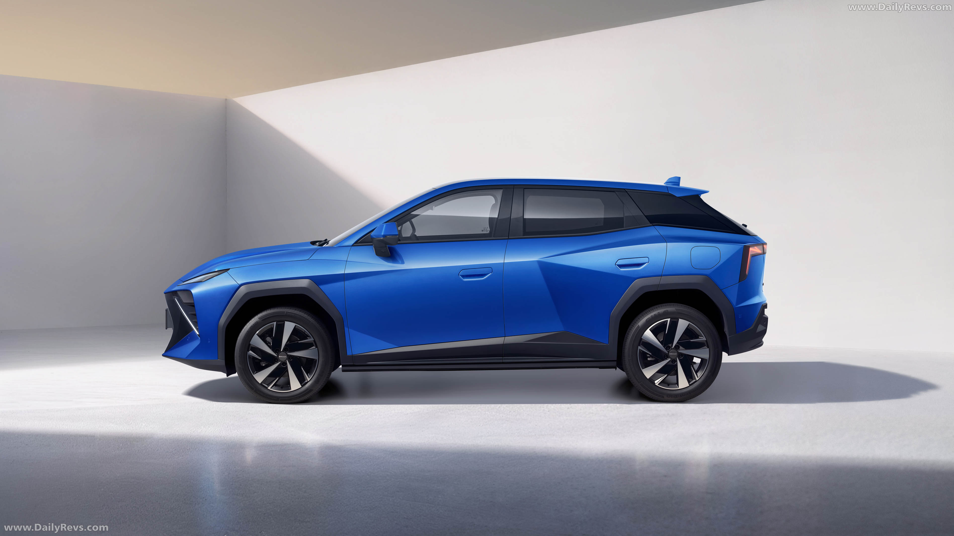 2026 Omoda 4 Side View