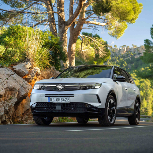 2025 Opel Grandland PHEV Front View