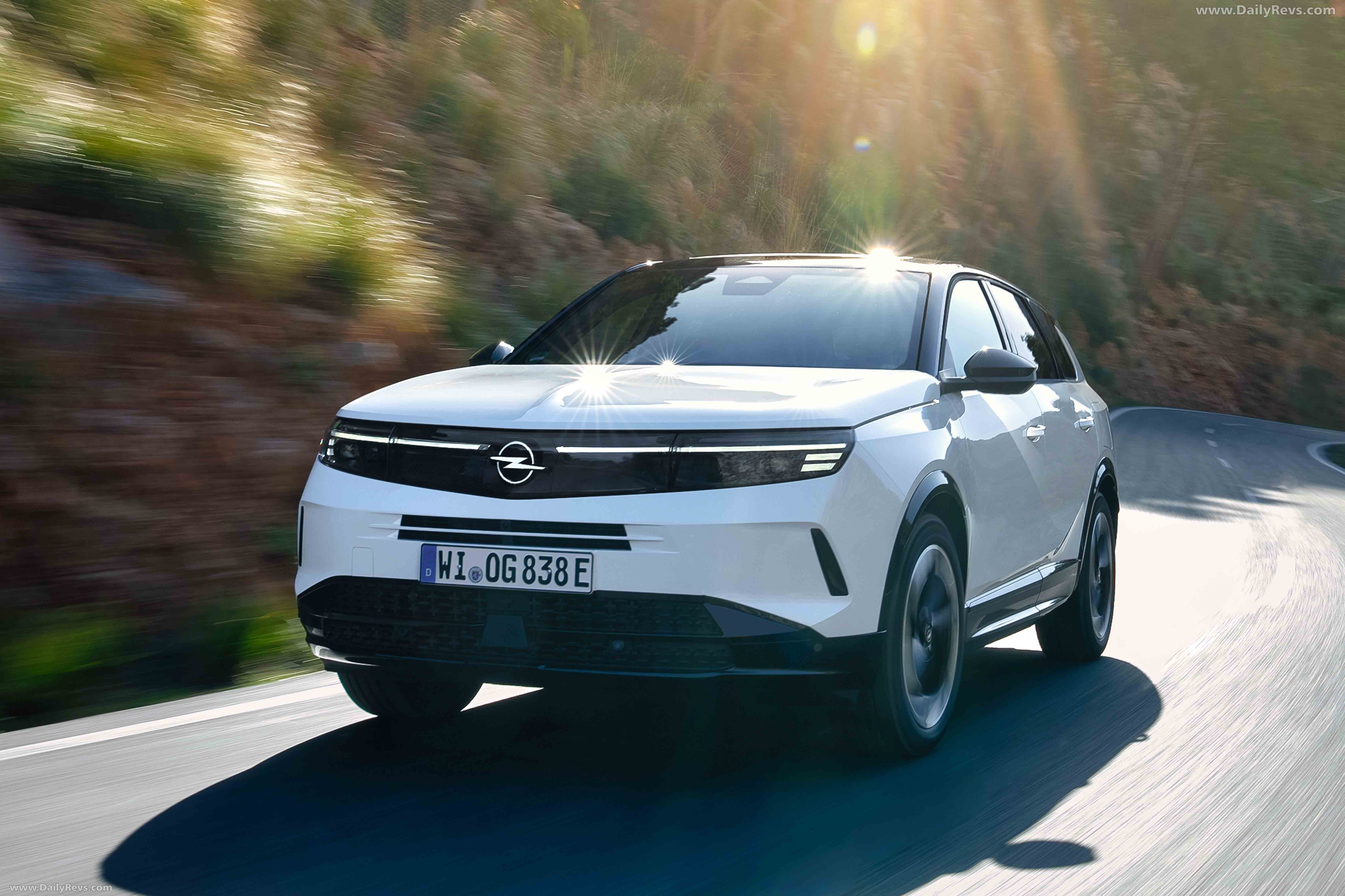 2025 Opel Grandland PHEV Front View