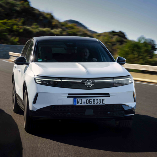 2025 Opel Grandland PHEV Front View