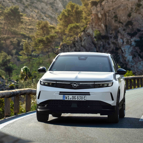 2025 Opel Grandland PHEV Front View
