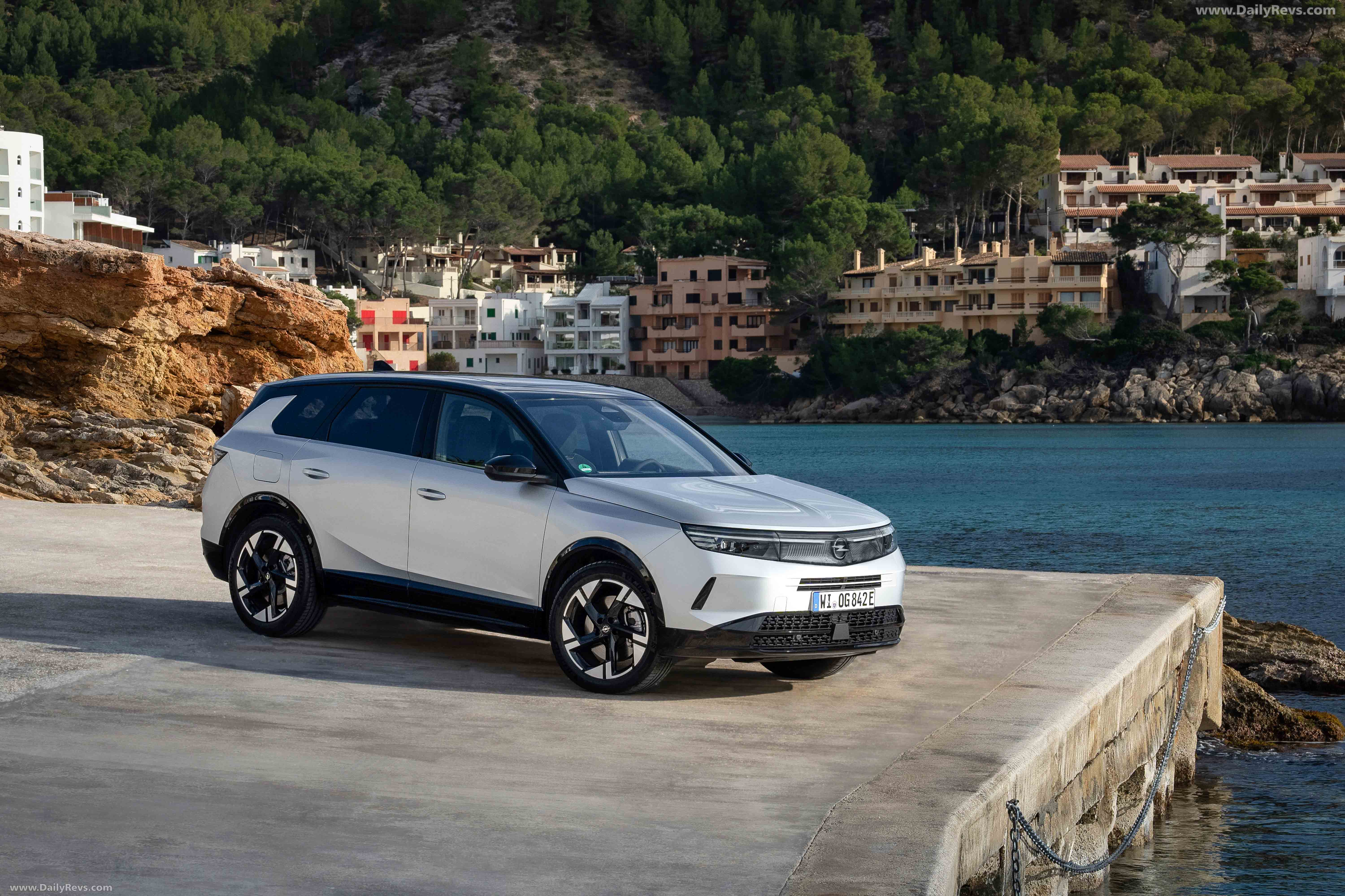 2025 Opel Grandland PHEV Front View