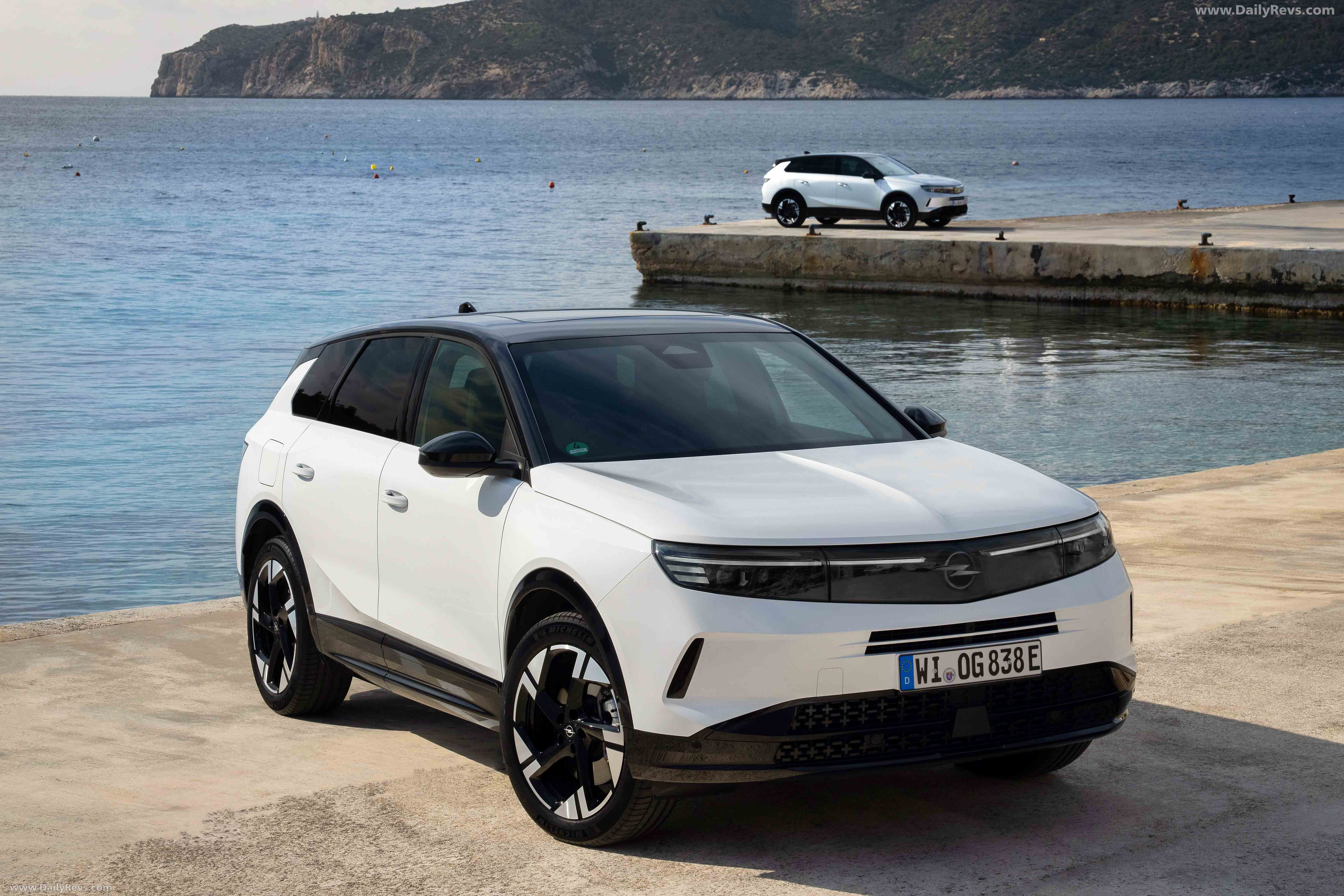 2025 Opel Grandland PHEV Front View