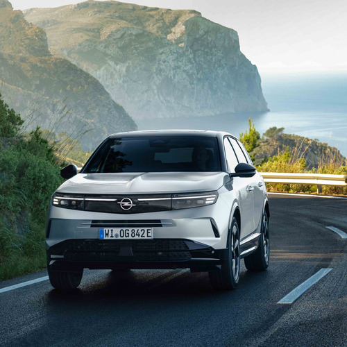 2025 Opel Grandland PHEV Front View