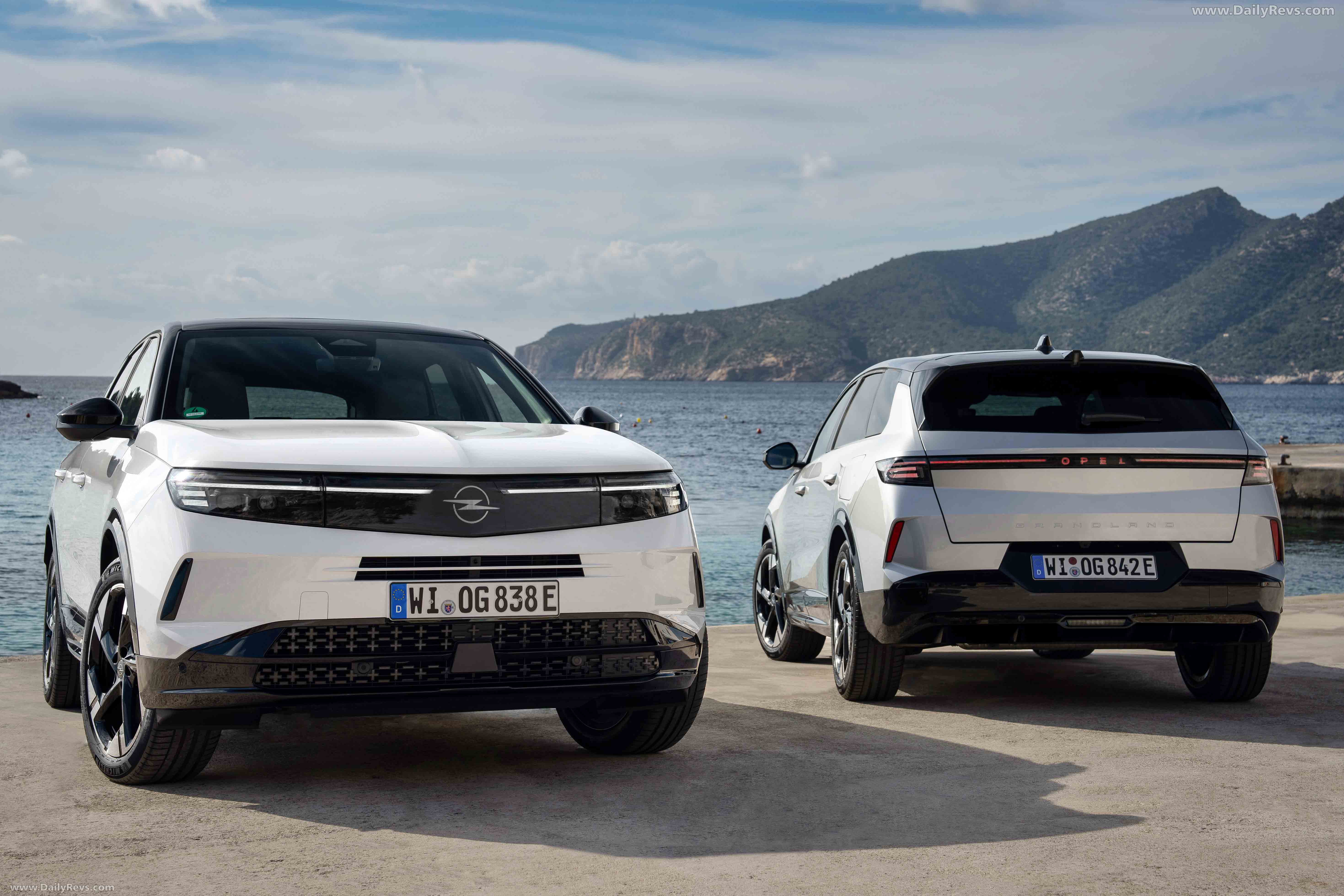2025 Opel Grandland PHEV Front View
