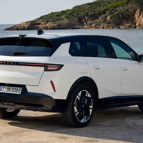 2025 Opel Grandland PHEV Rear View