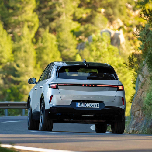 2025 Opel Grandland PHEV Rear View