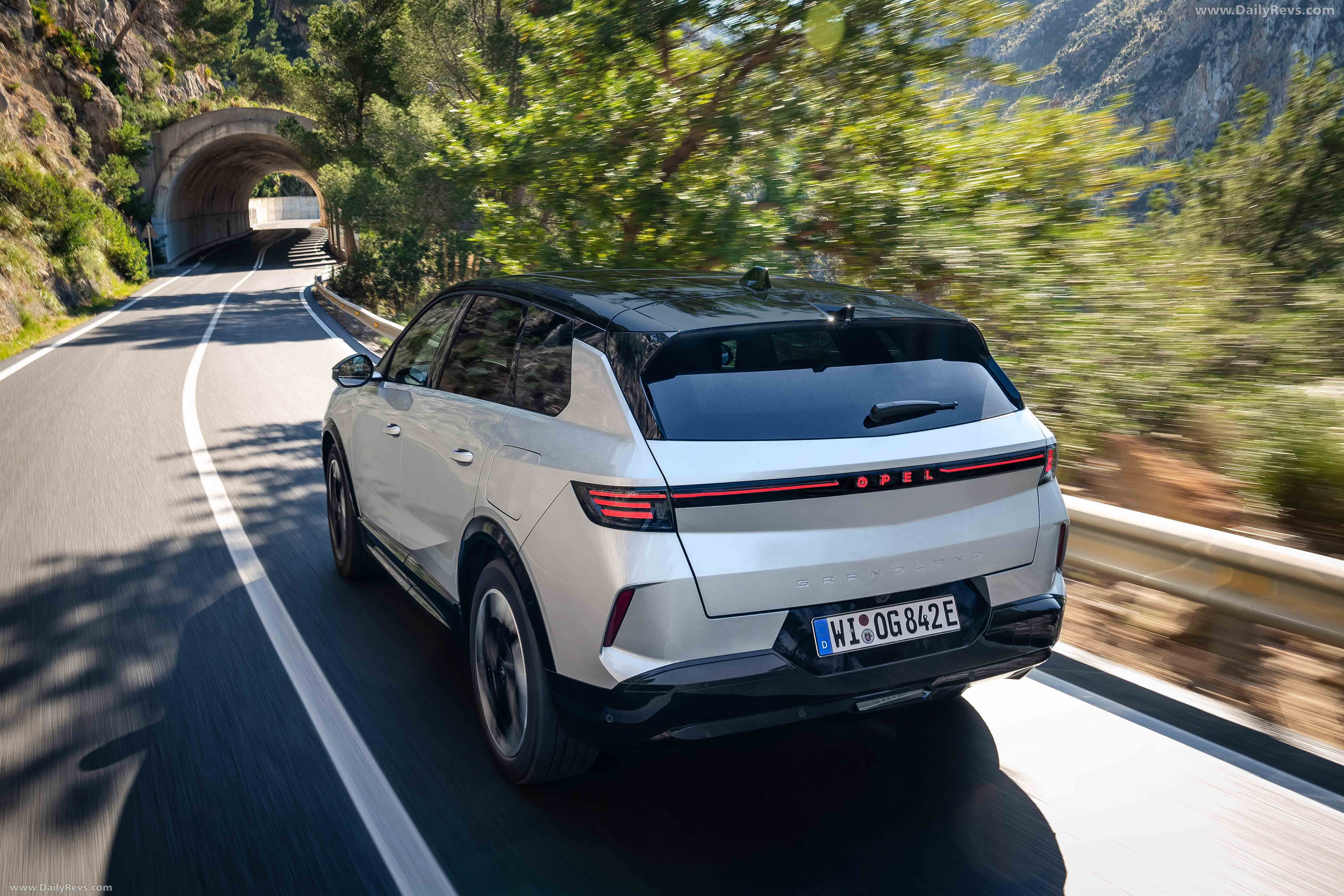 2025 Opel Grandland PHEV Rear View