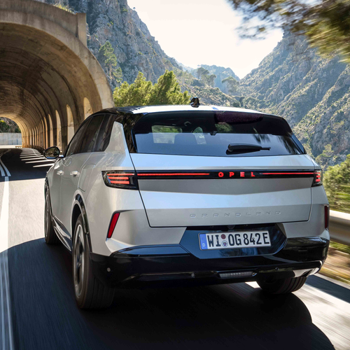2025 Opel Grandland PHEV Rear View