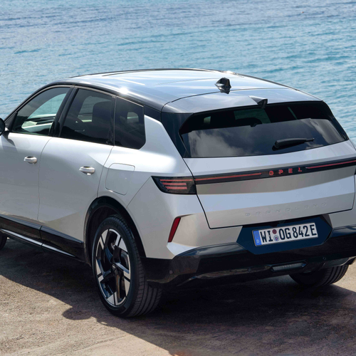 2025 Opel Grandland PHEV Rear View