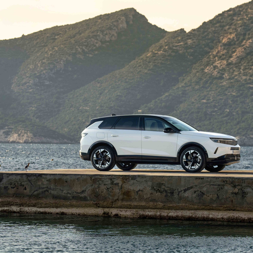 2025 Opel Grandland PHEV Side View