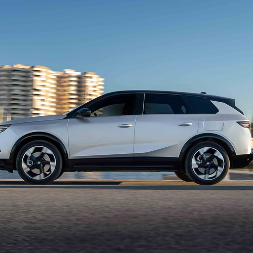 2025 Opel Grandland PHEV Side View