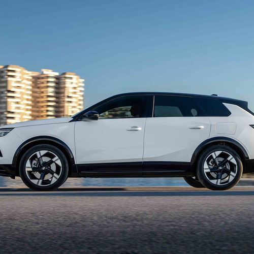 2025 Opel Grandland PHEV Side View