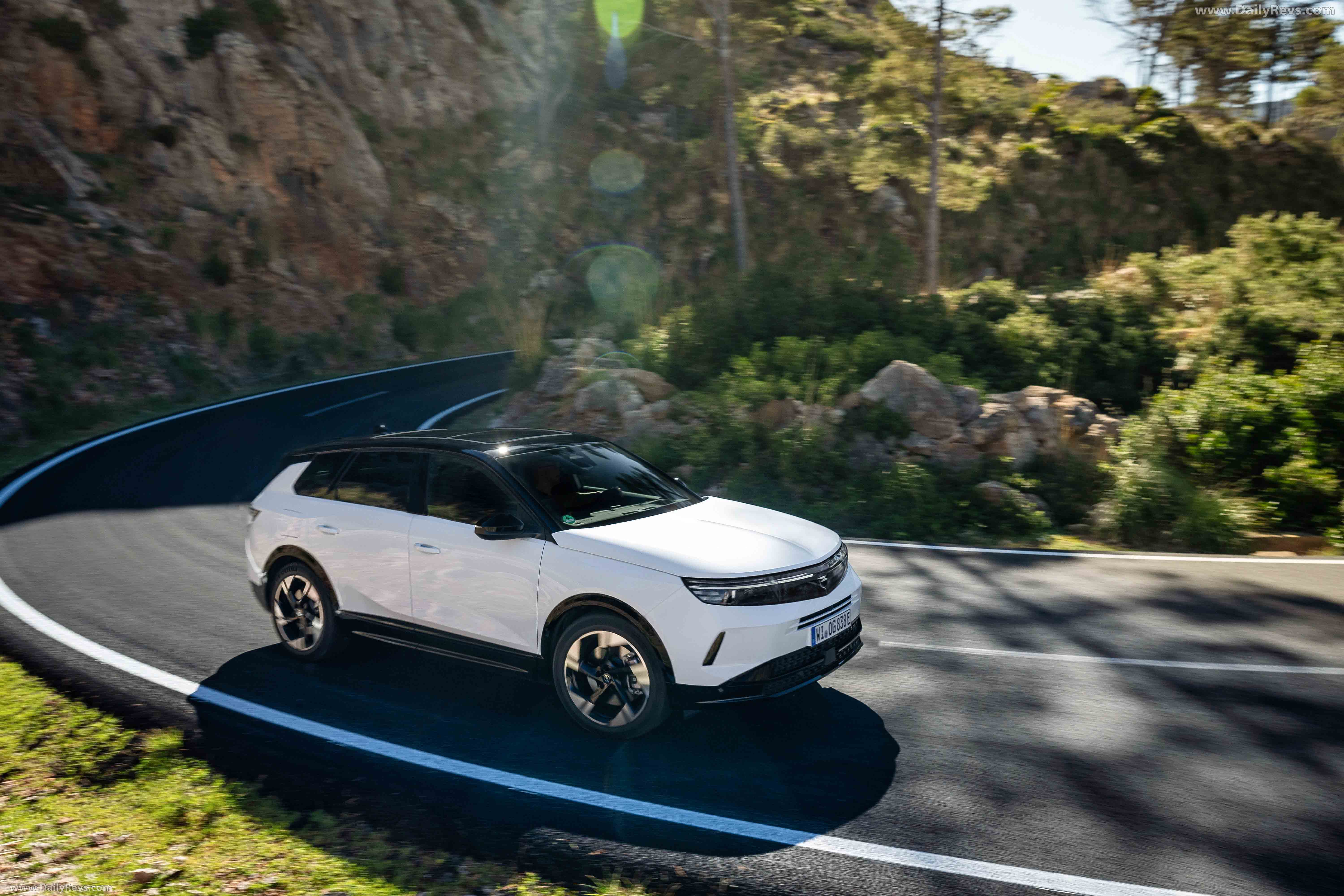 2025 Opel Grandland PHEV Top View