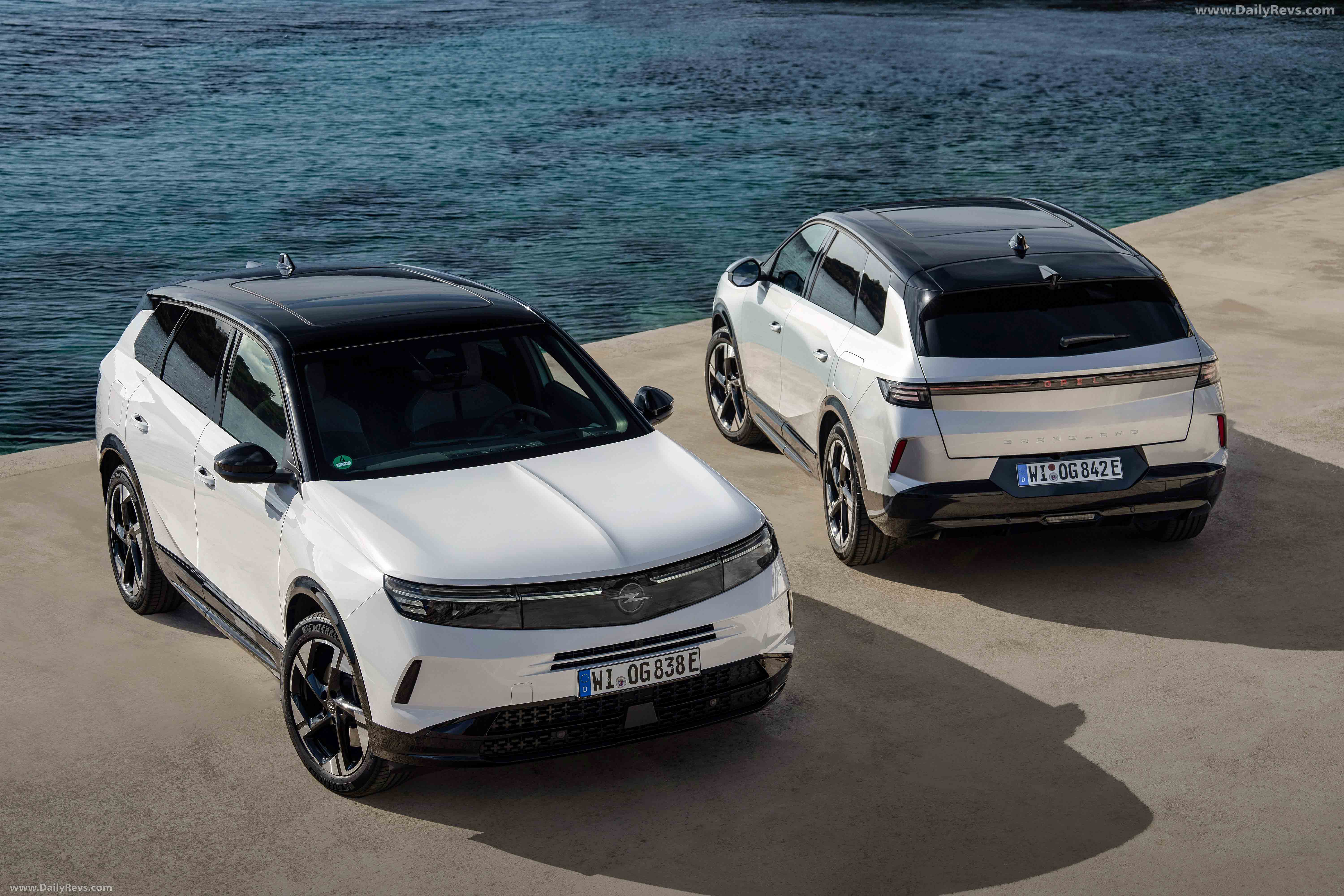 2025 Opel Grandland PHEV Top View